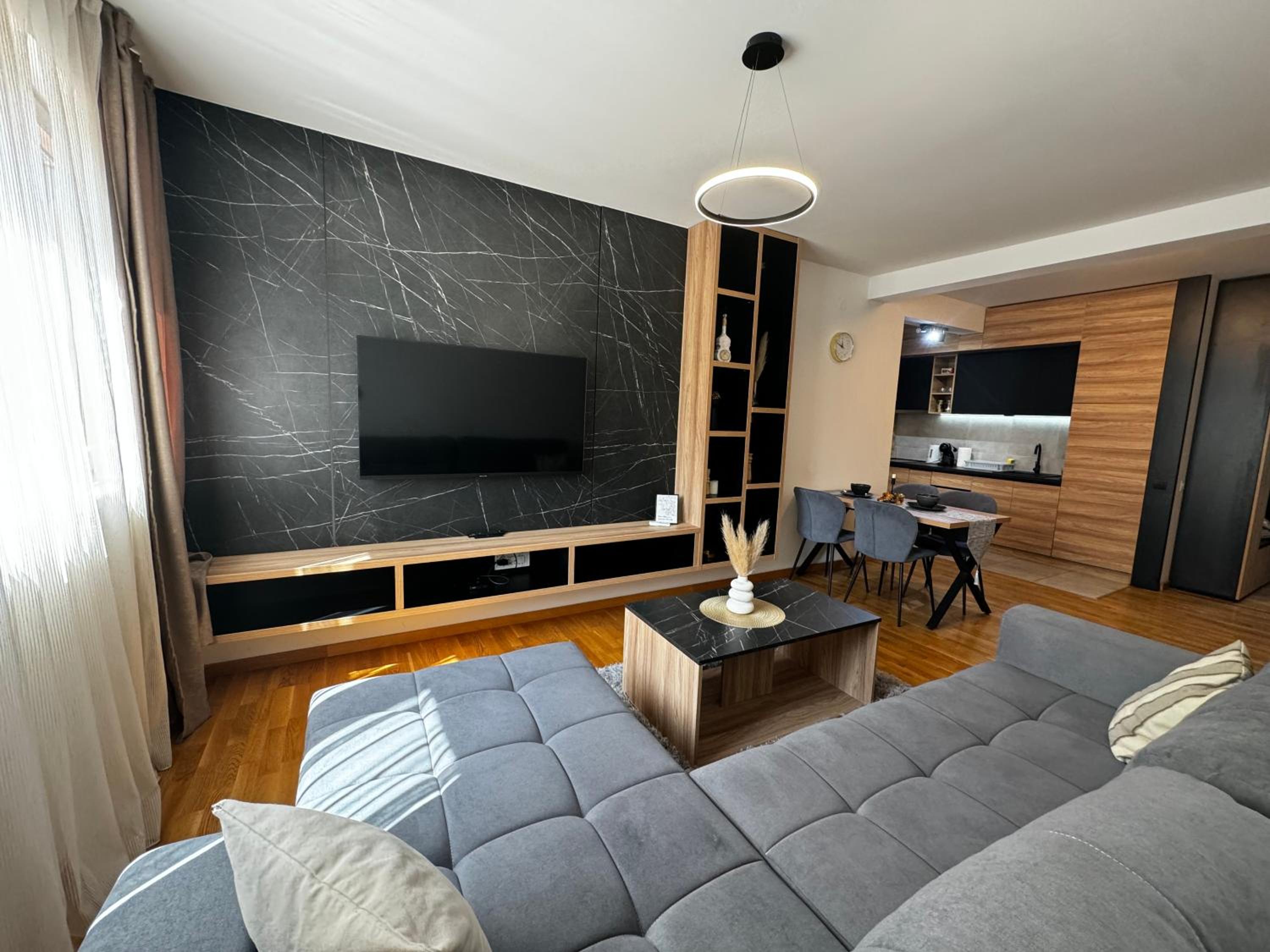 One-Bedroom Apartment photo 1