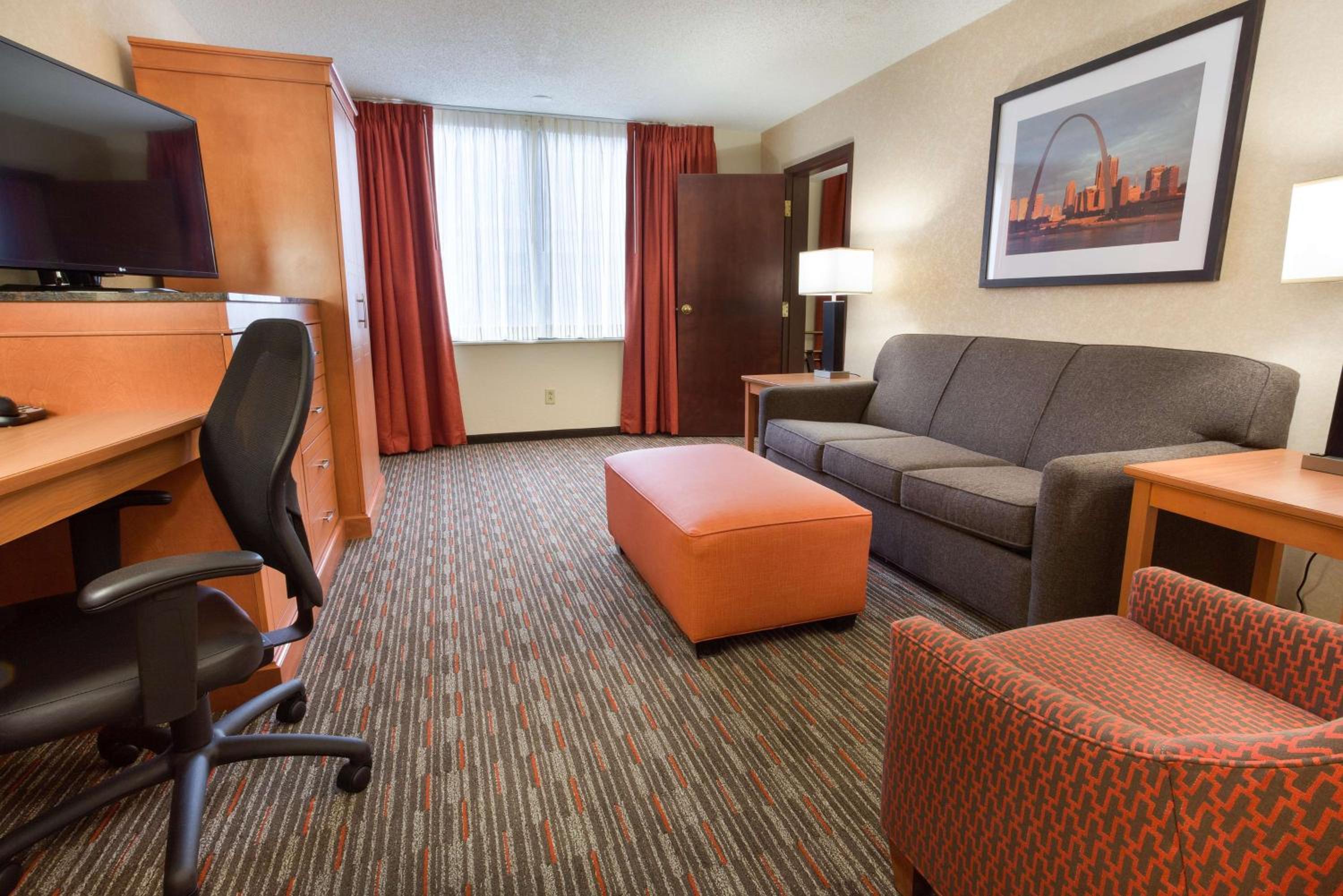 King Suite with Sofa Bed photo 3