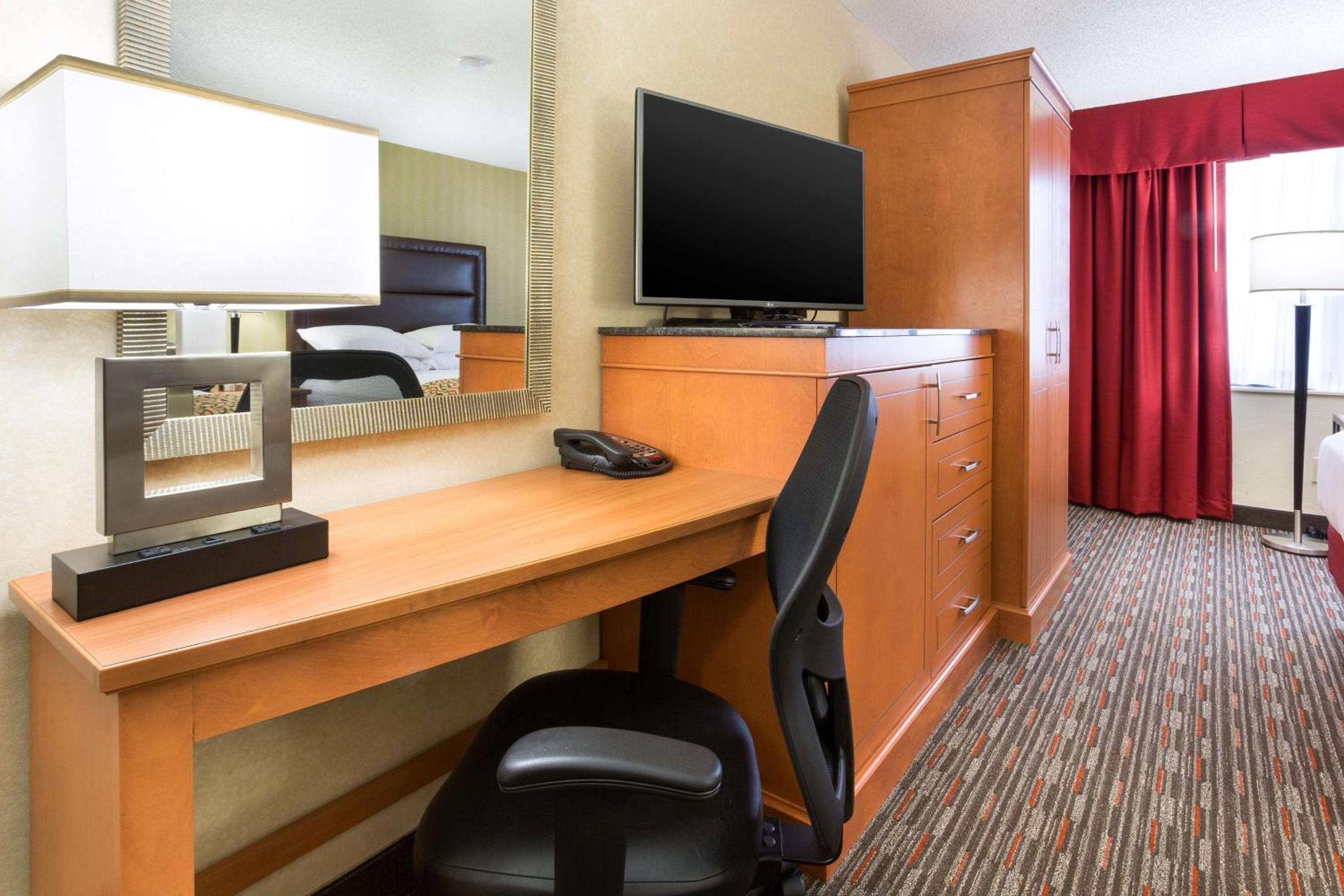 Deluxe Queen Room with Two Queen Beds - View photo 1