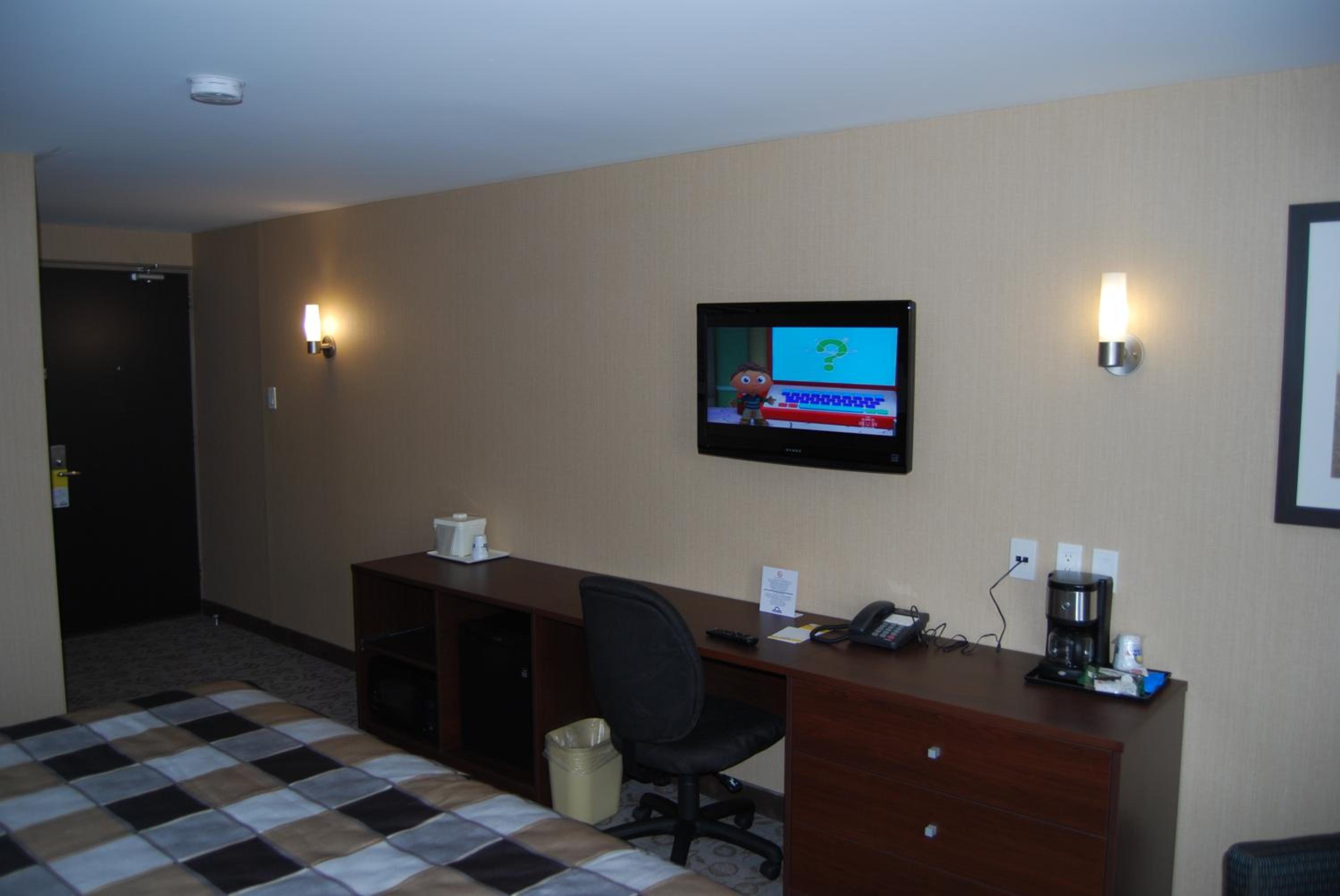 King Room - Non-Smoking - Photo 4