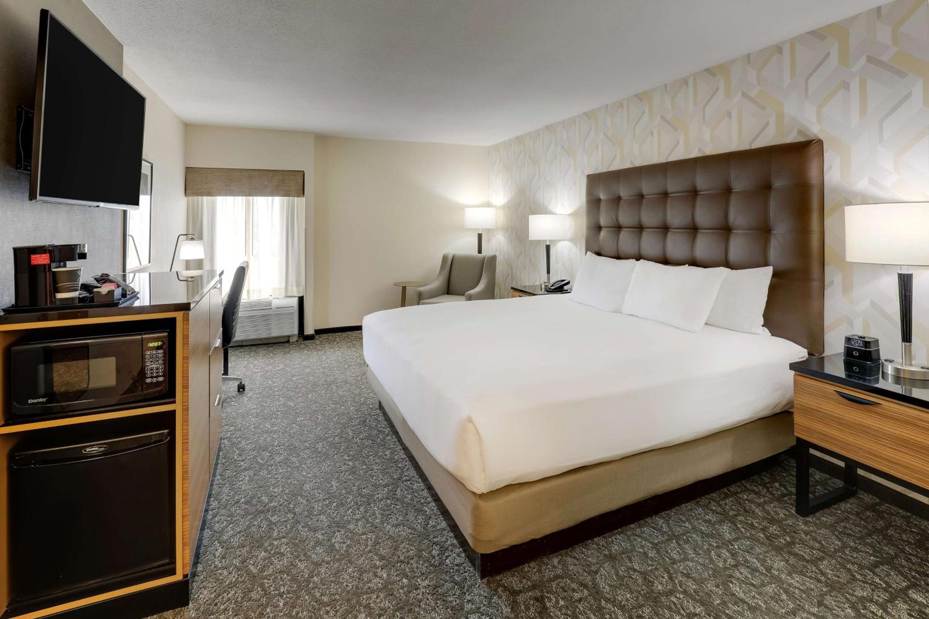 Deluxe King Room photo 1