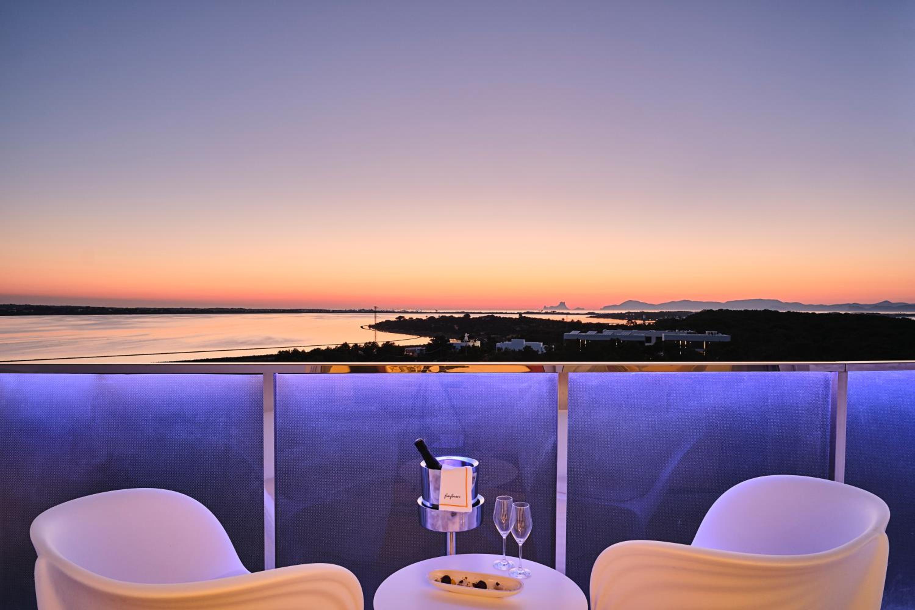 Gran Suite con Vista al Atardecer photo