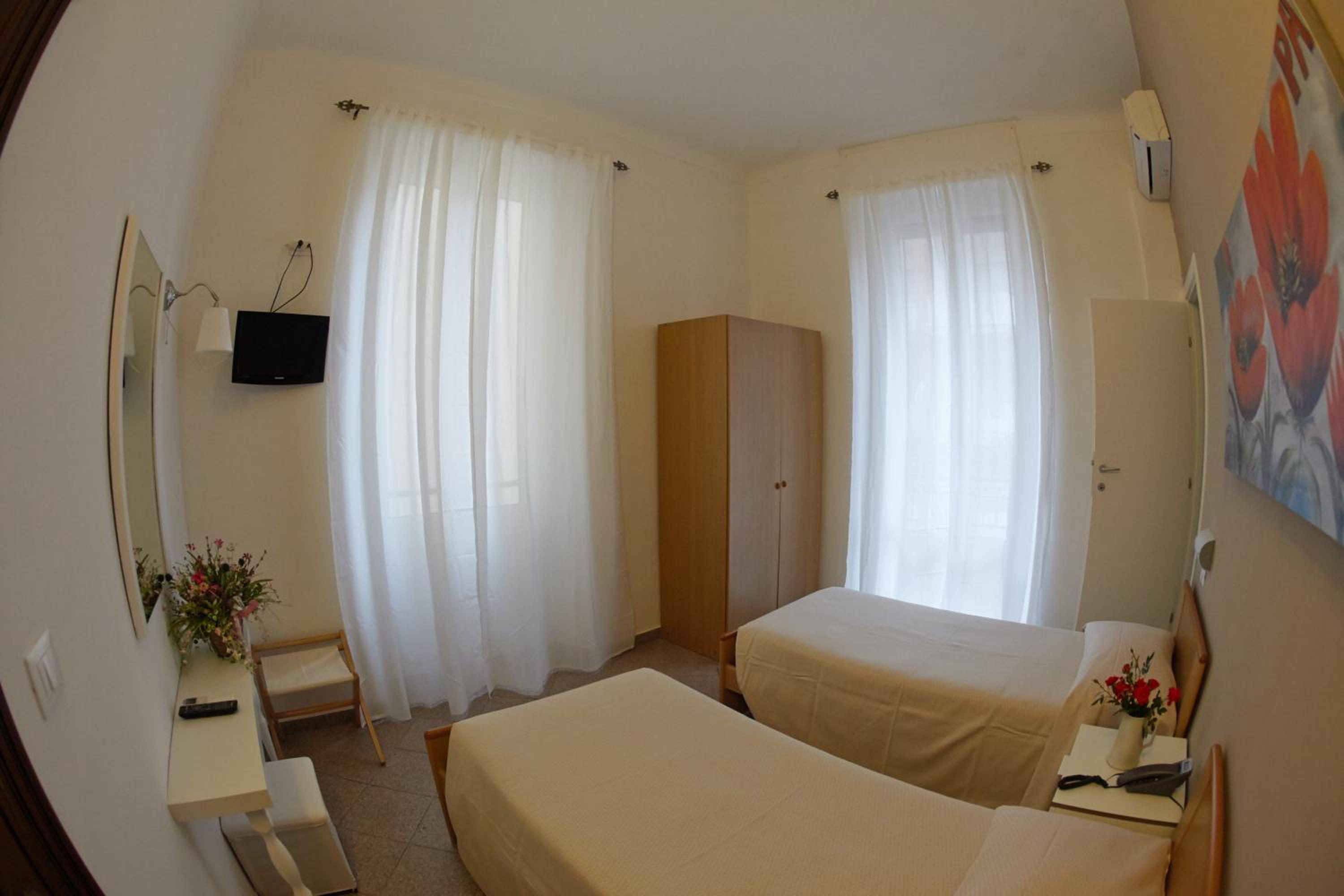 Double or Twin Room - Photo 6
