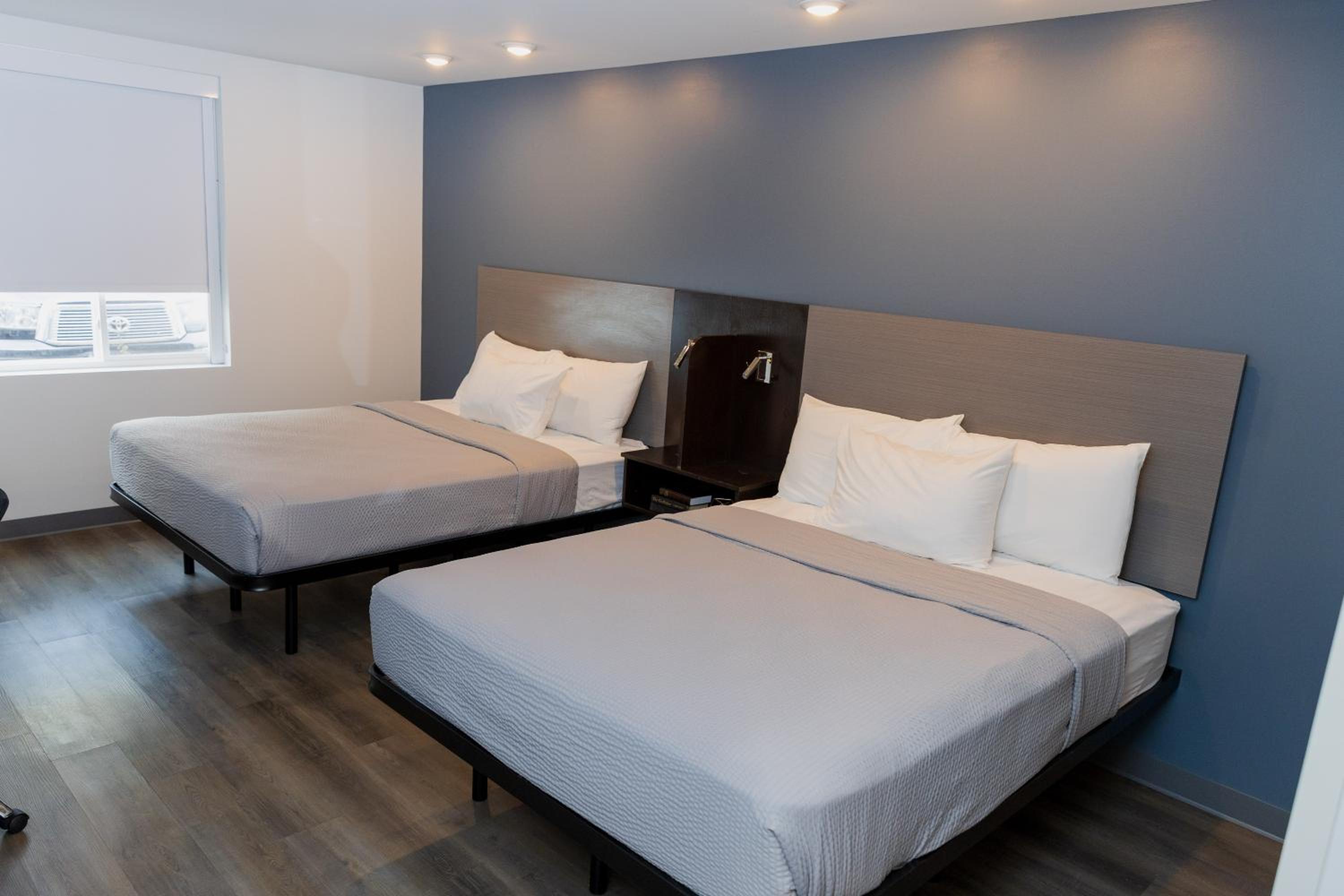 Queen Suite - Photo 10