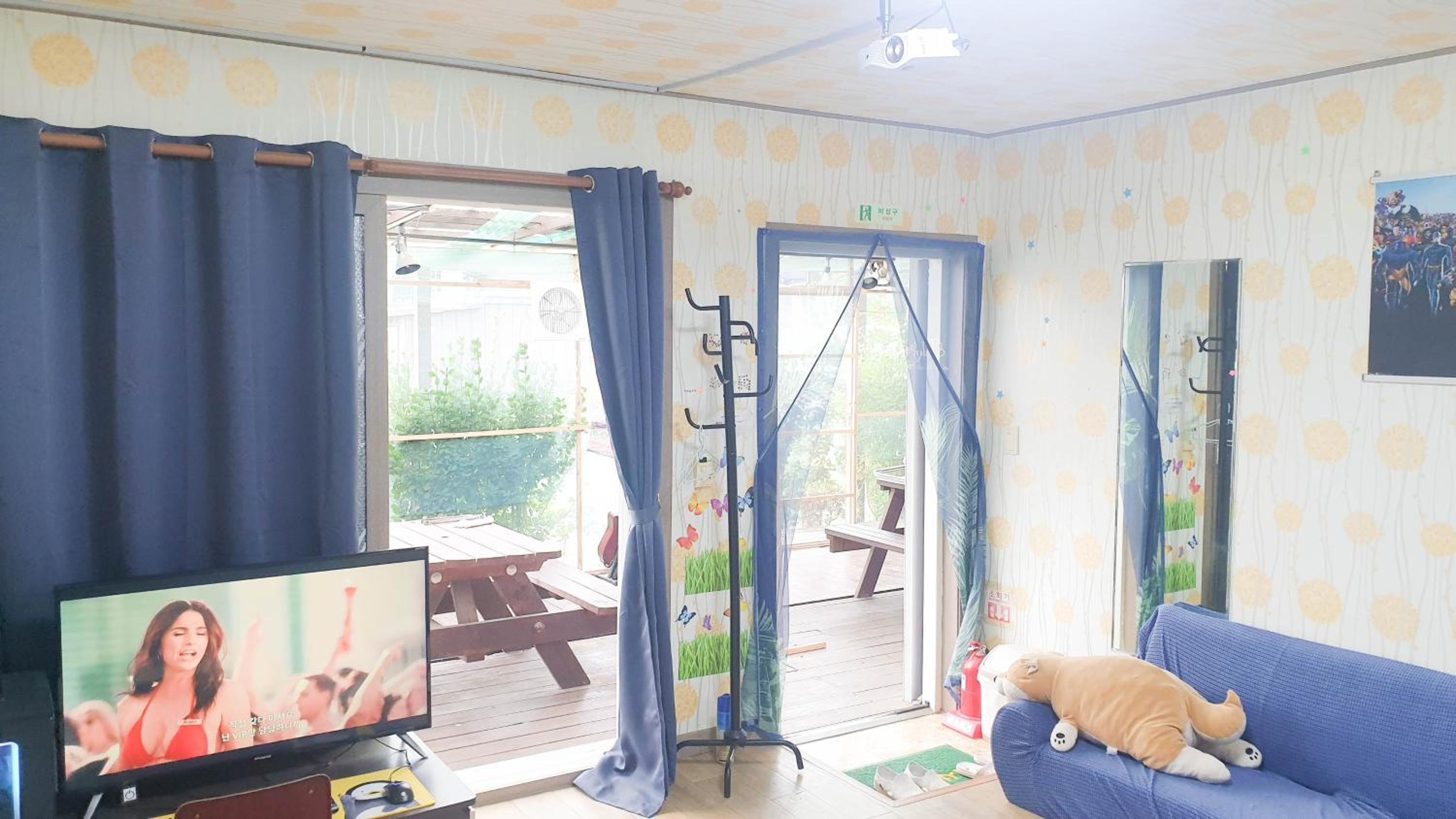 Queen Room with Garden View - Photo 8