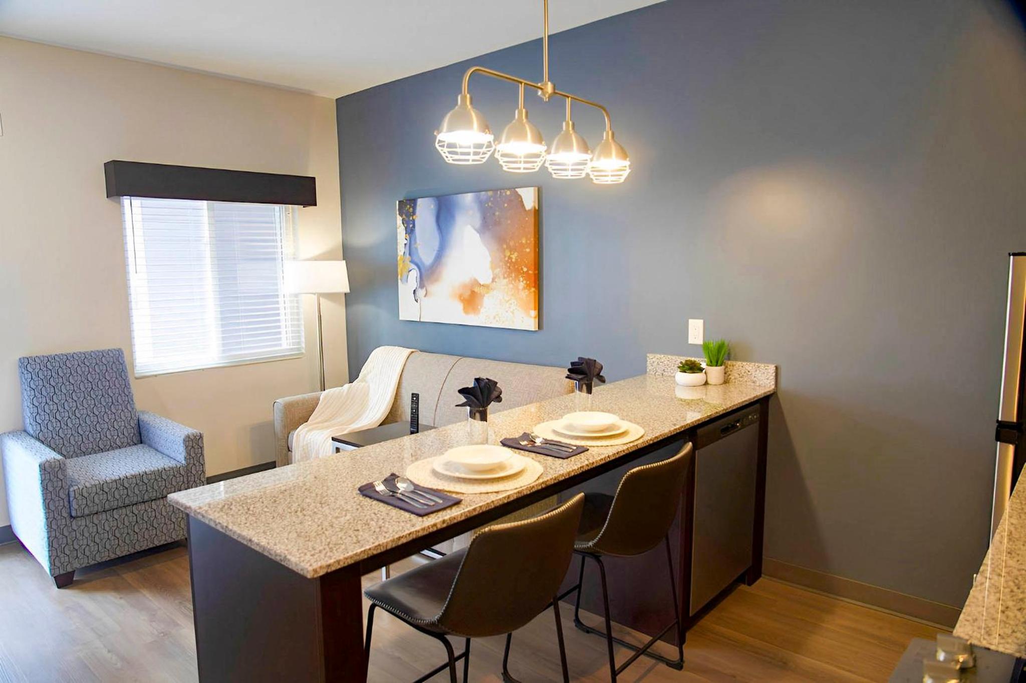 Queen Suite - Photo 8
