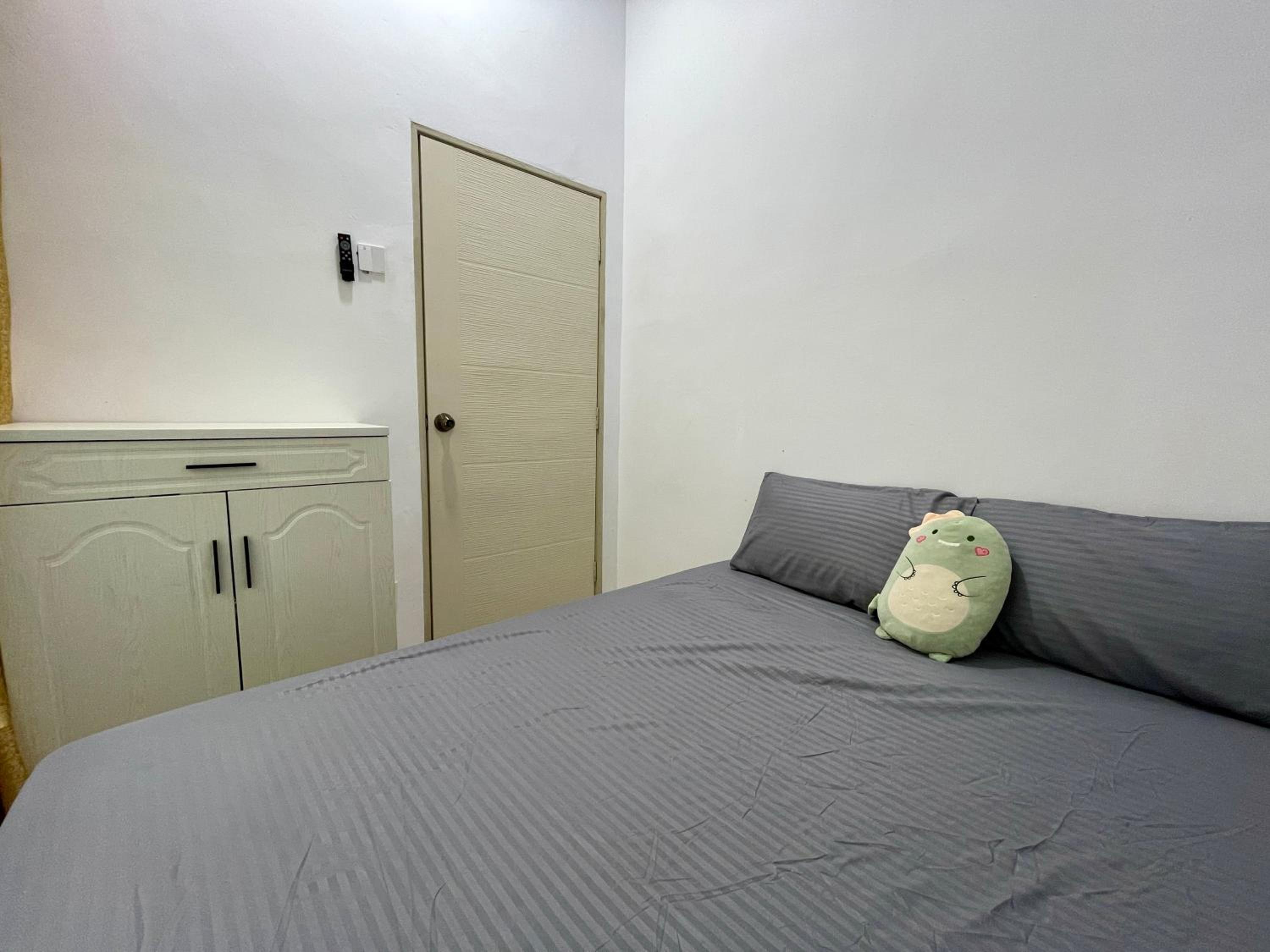 Three-Bedroom Apartment - Photo 18