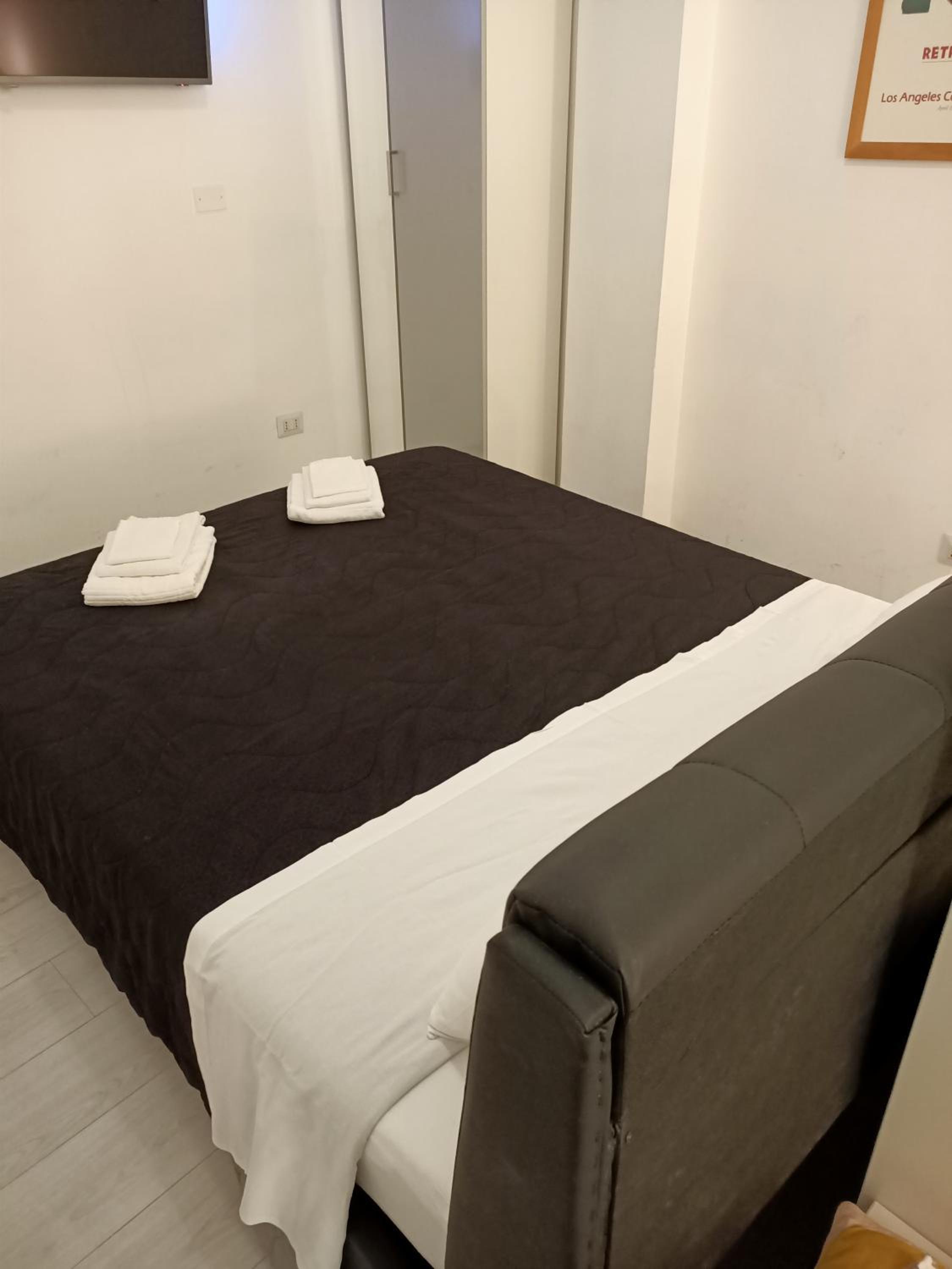 One-Bedroom Apartment - Photo 3