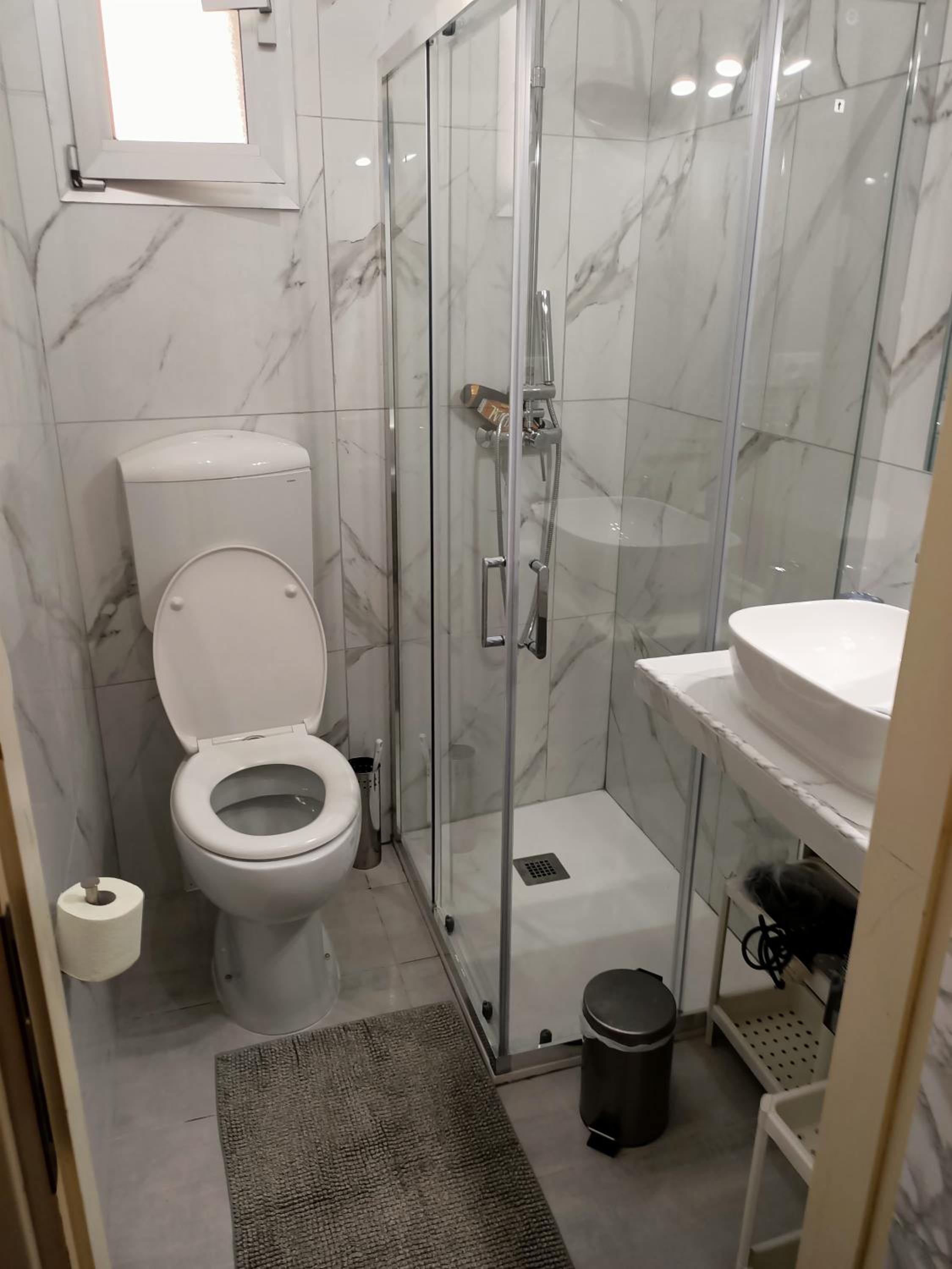One-Bedroom Apartment - Photo 8