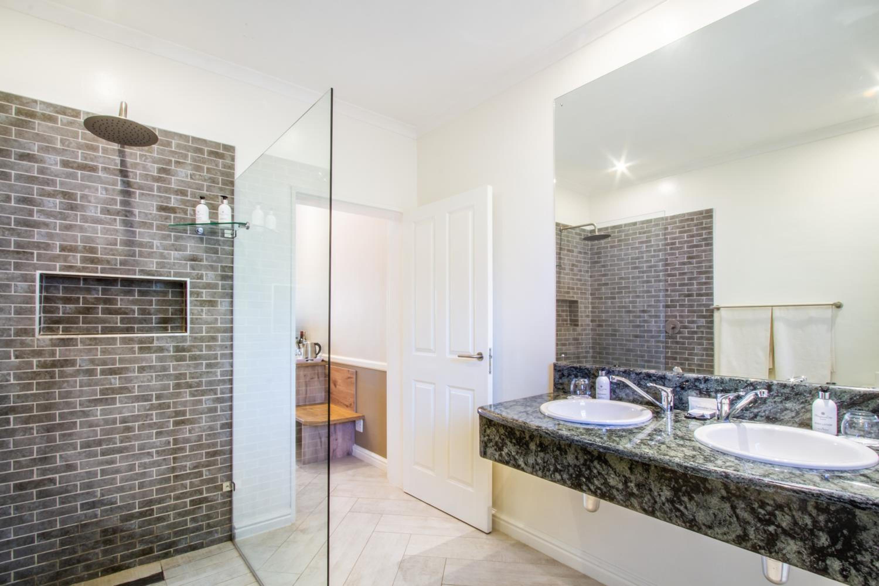 Standard Room - Photo 8