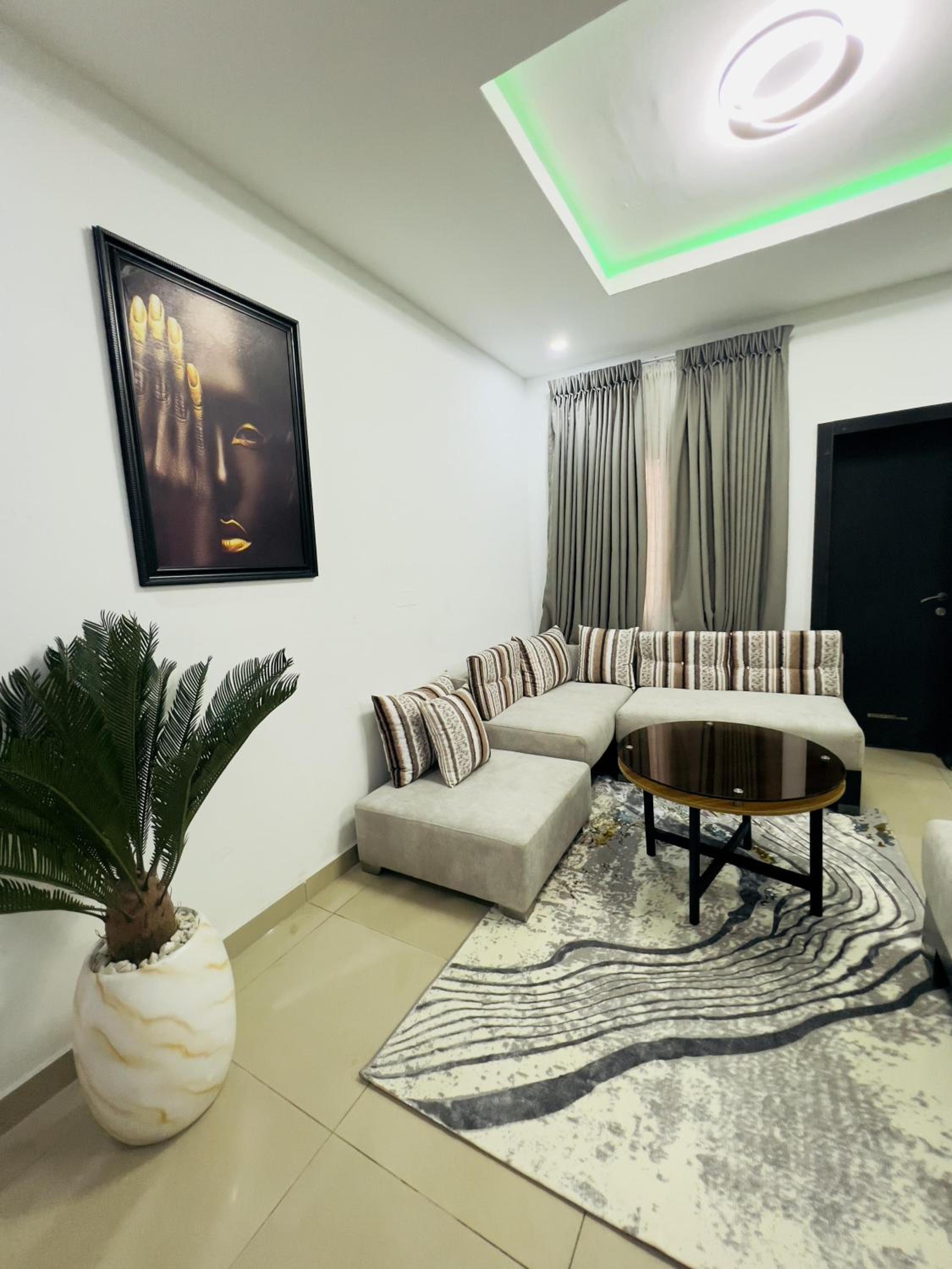 Apartment photo 2