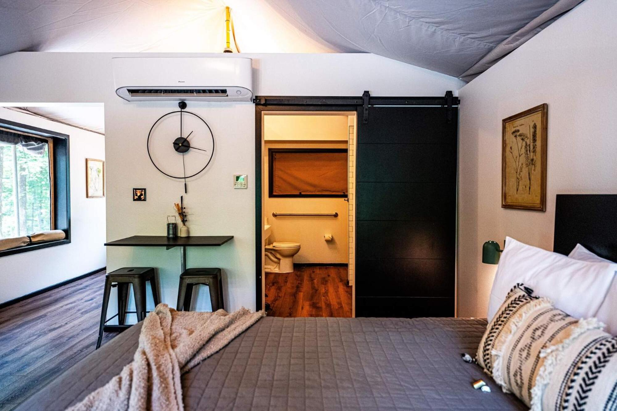 Suite with Lake View photo 2