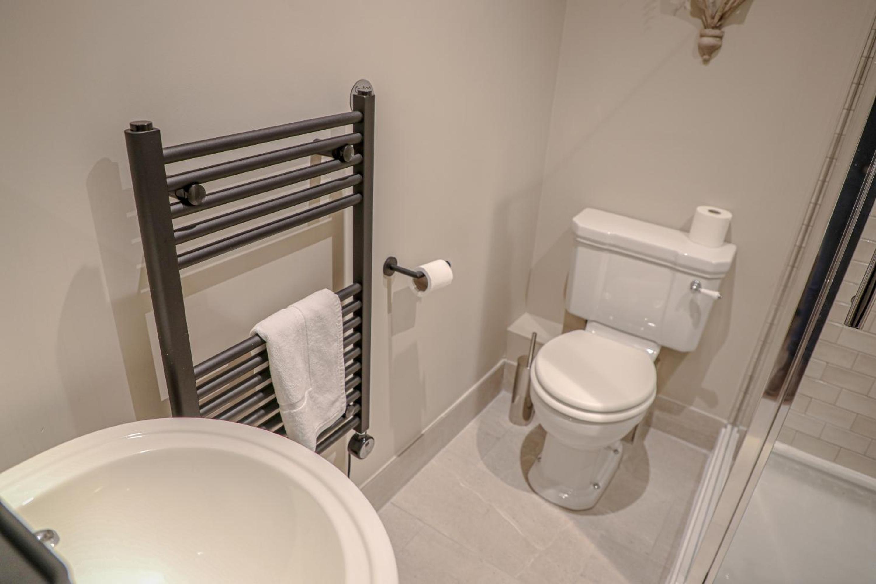 Twin Room with Private Bathroom photo 2