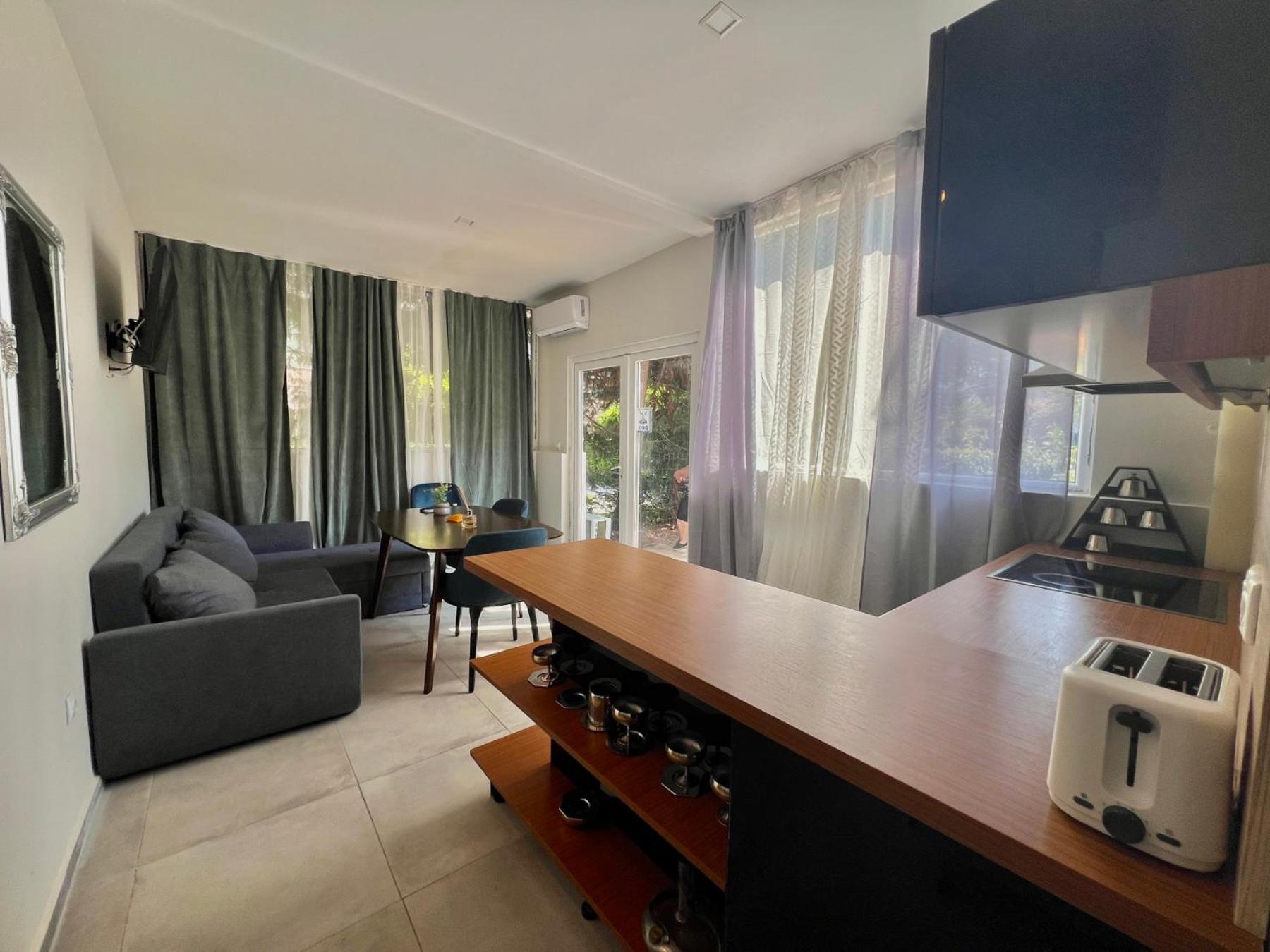 Two-Bedroom Deluxe Apartment photo 1