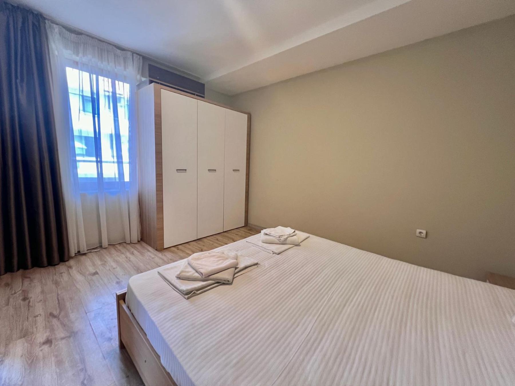 Two-Bedroom Apartment with Pool View photo 2