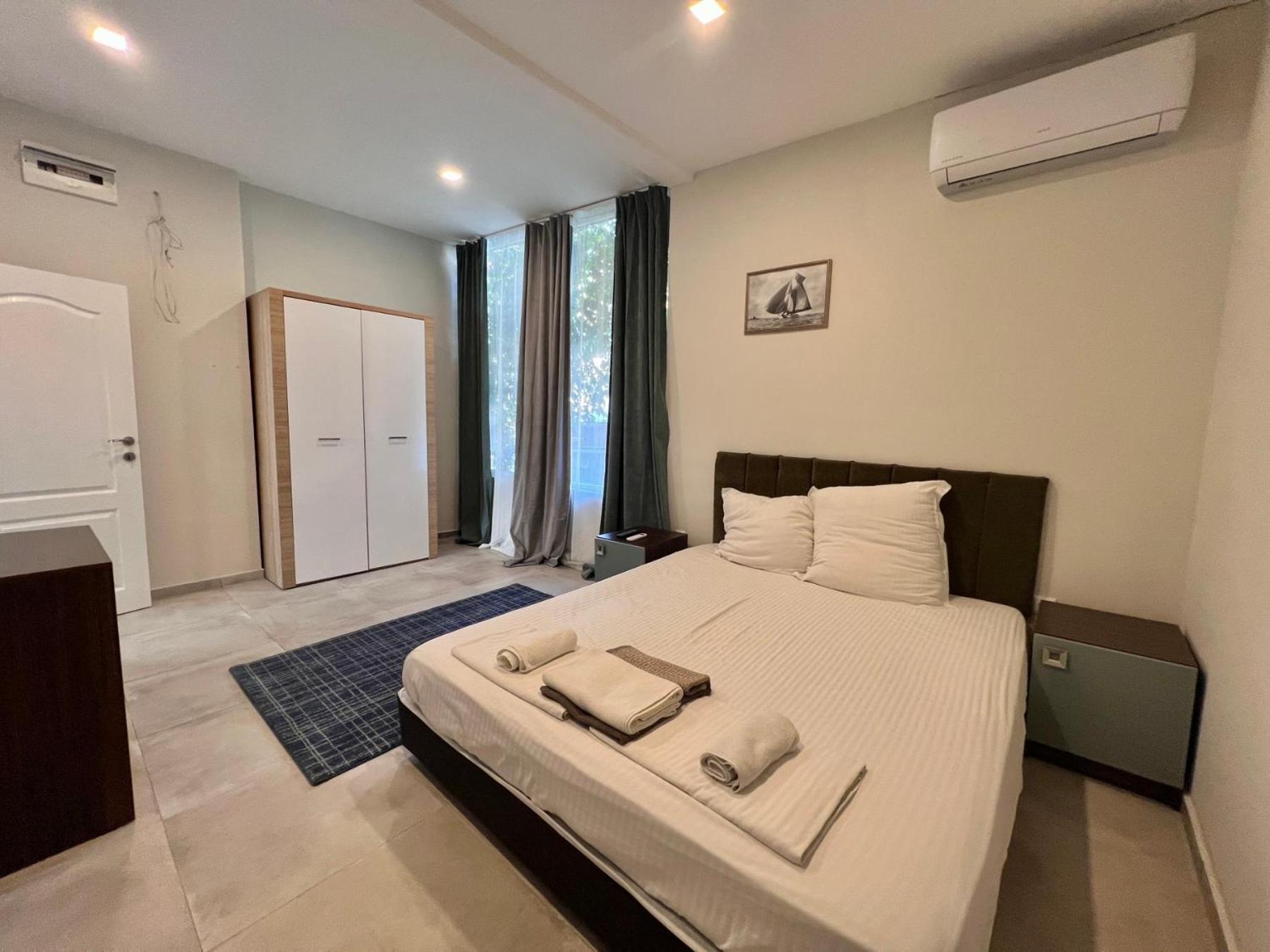 Two-Bedroom Deluxe Apartment photo 2