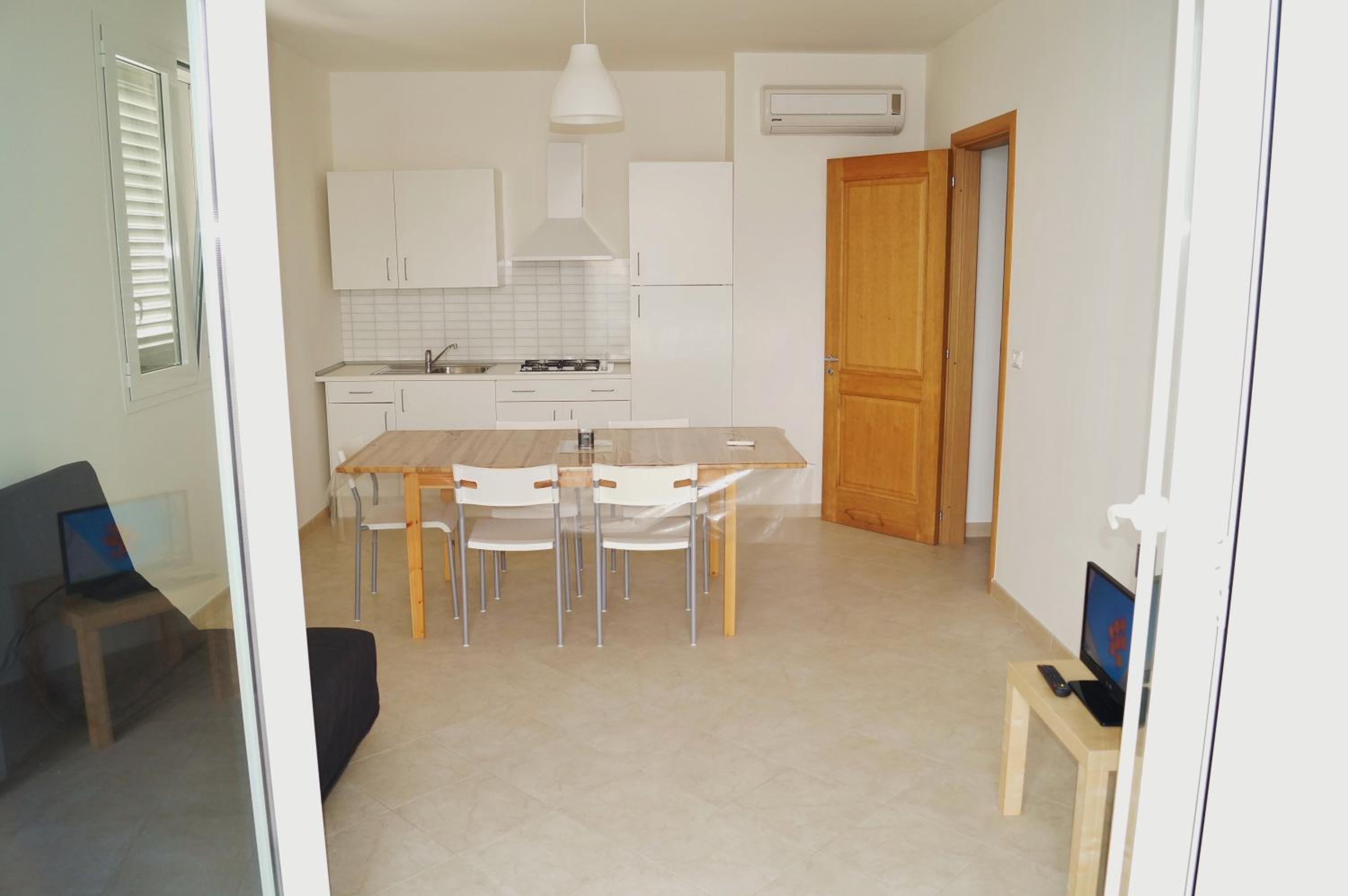 One-Bedroom Apartment photo 2