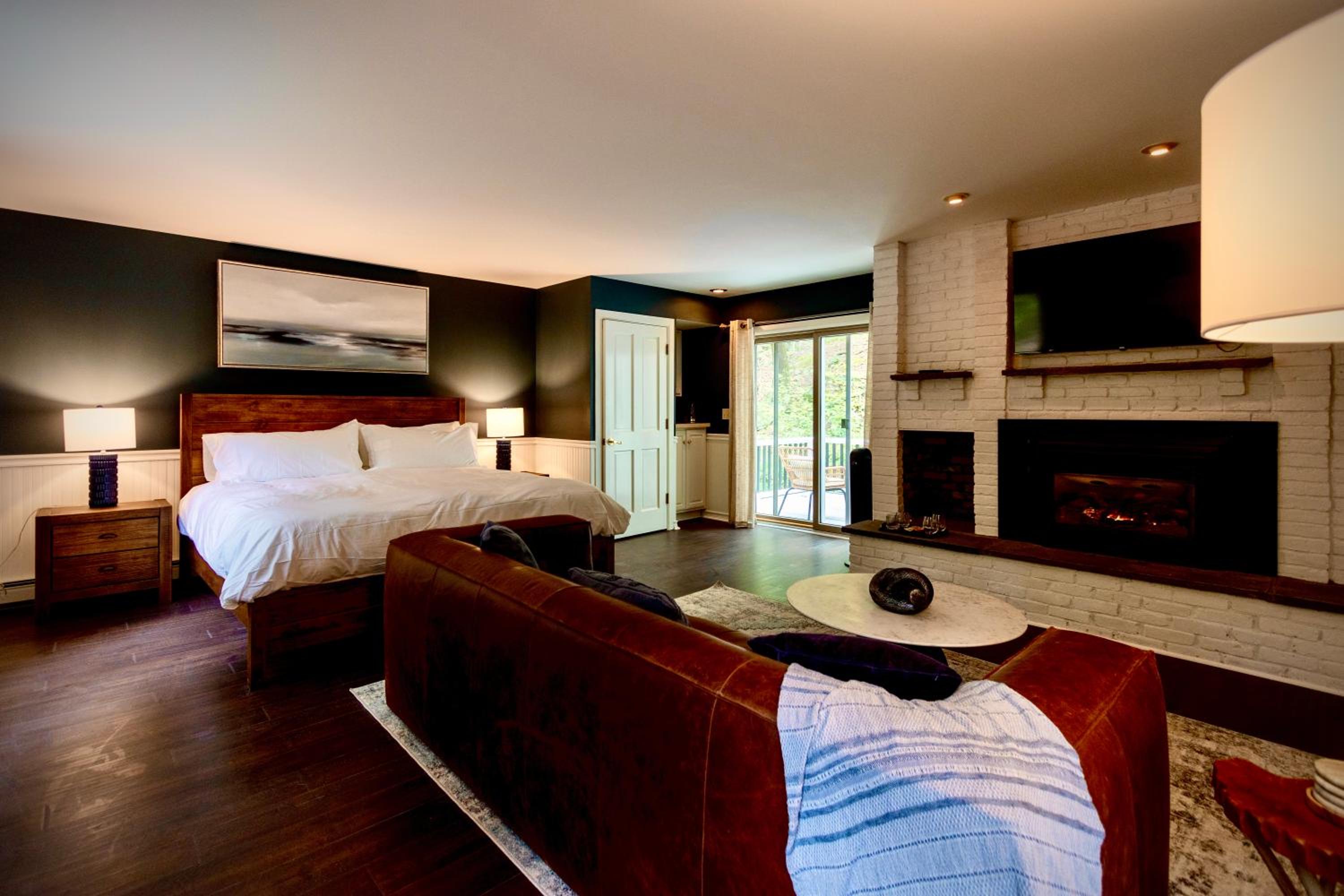 King Suite with Balcony photo 1