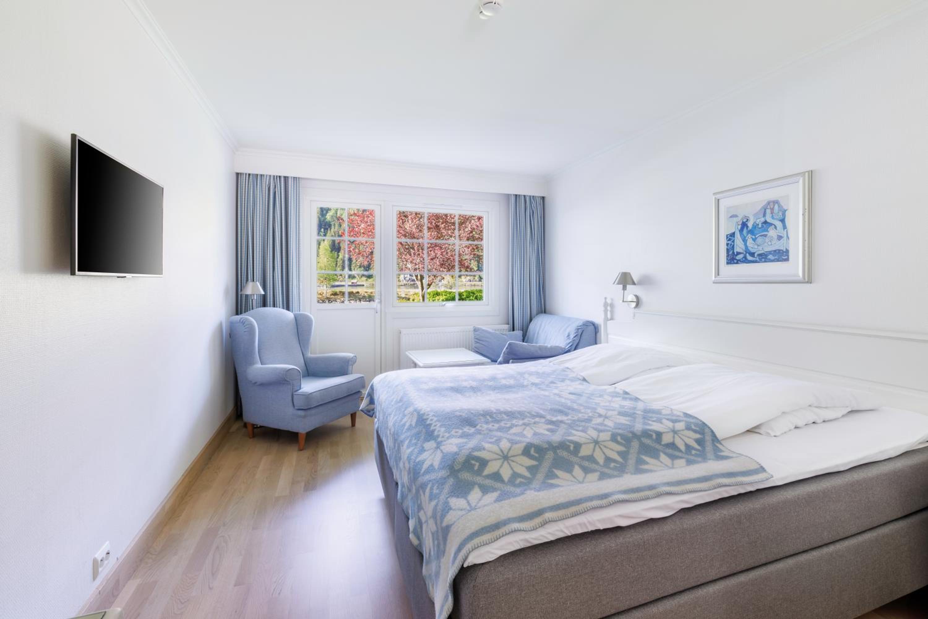 Double room with balcony and river view