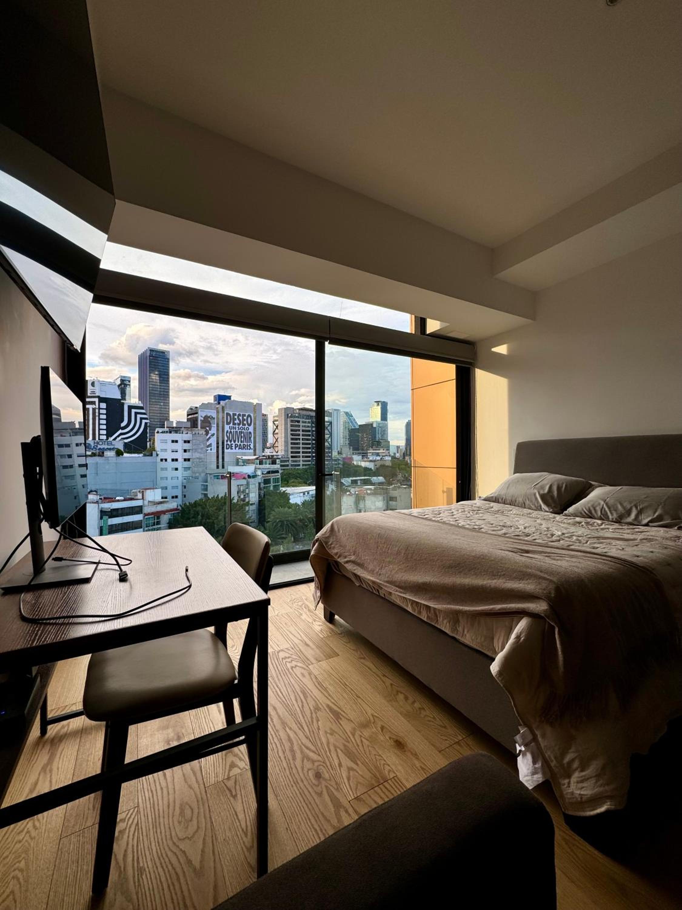 One-Bedroom Apartment photo 1