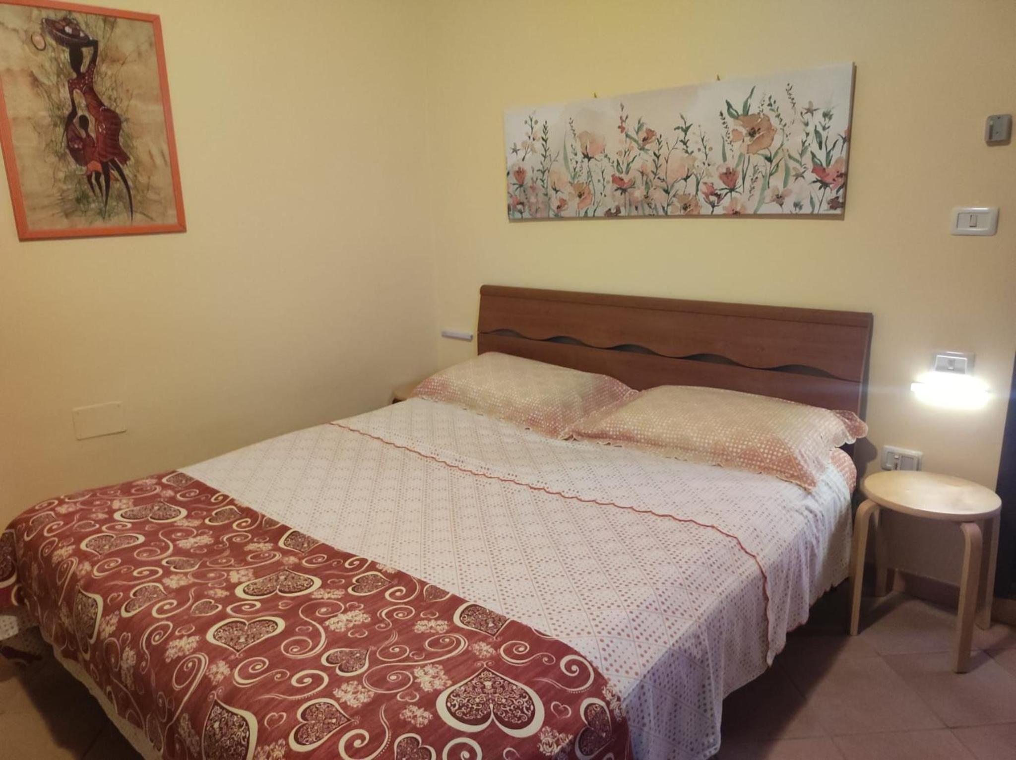One-Bedroom Apartment photo 1