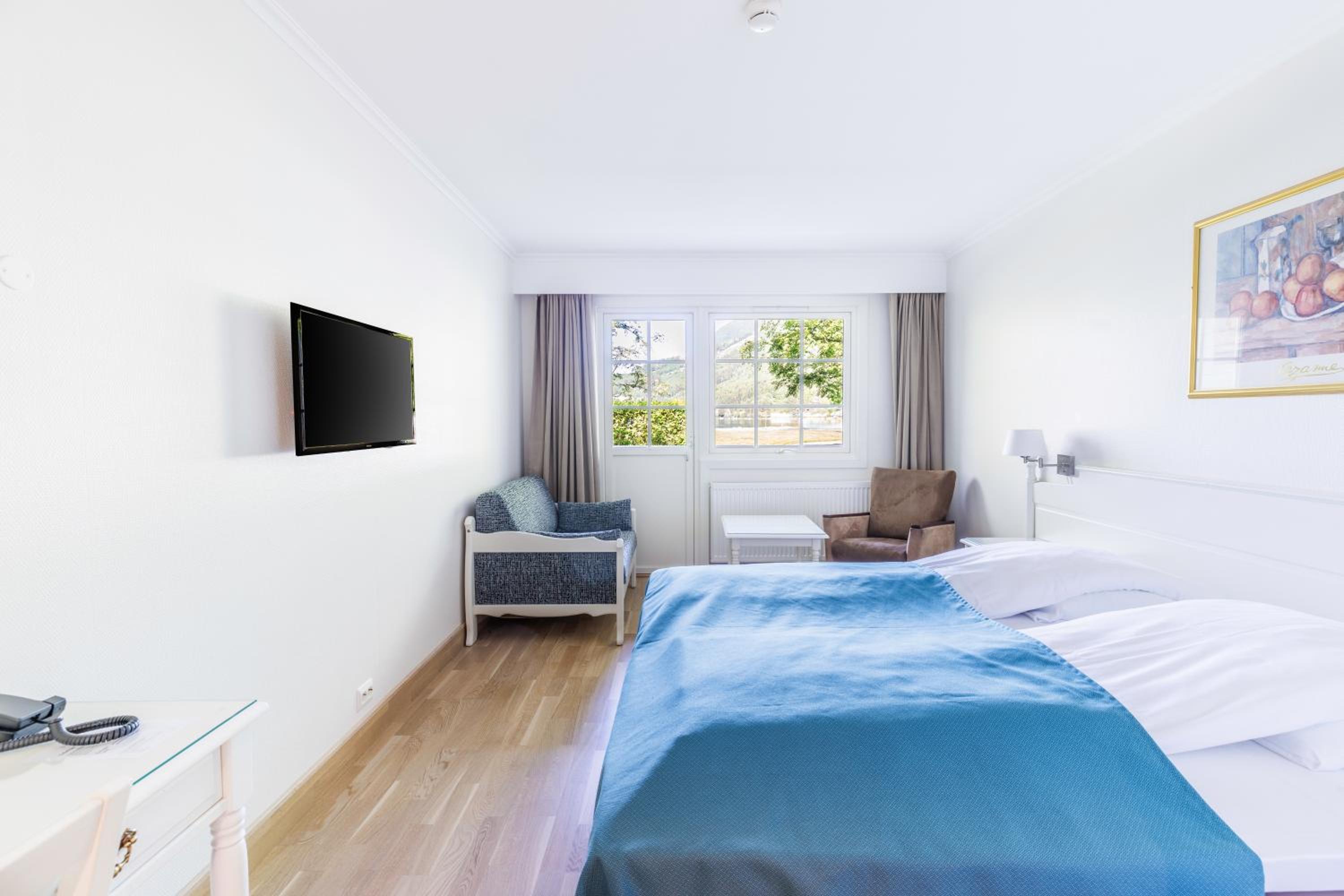 Twin room with balcony and fjord view