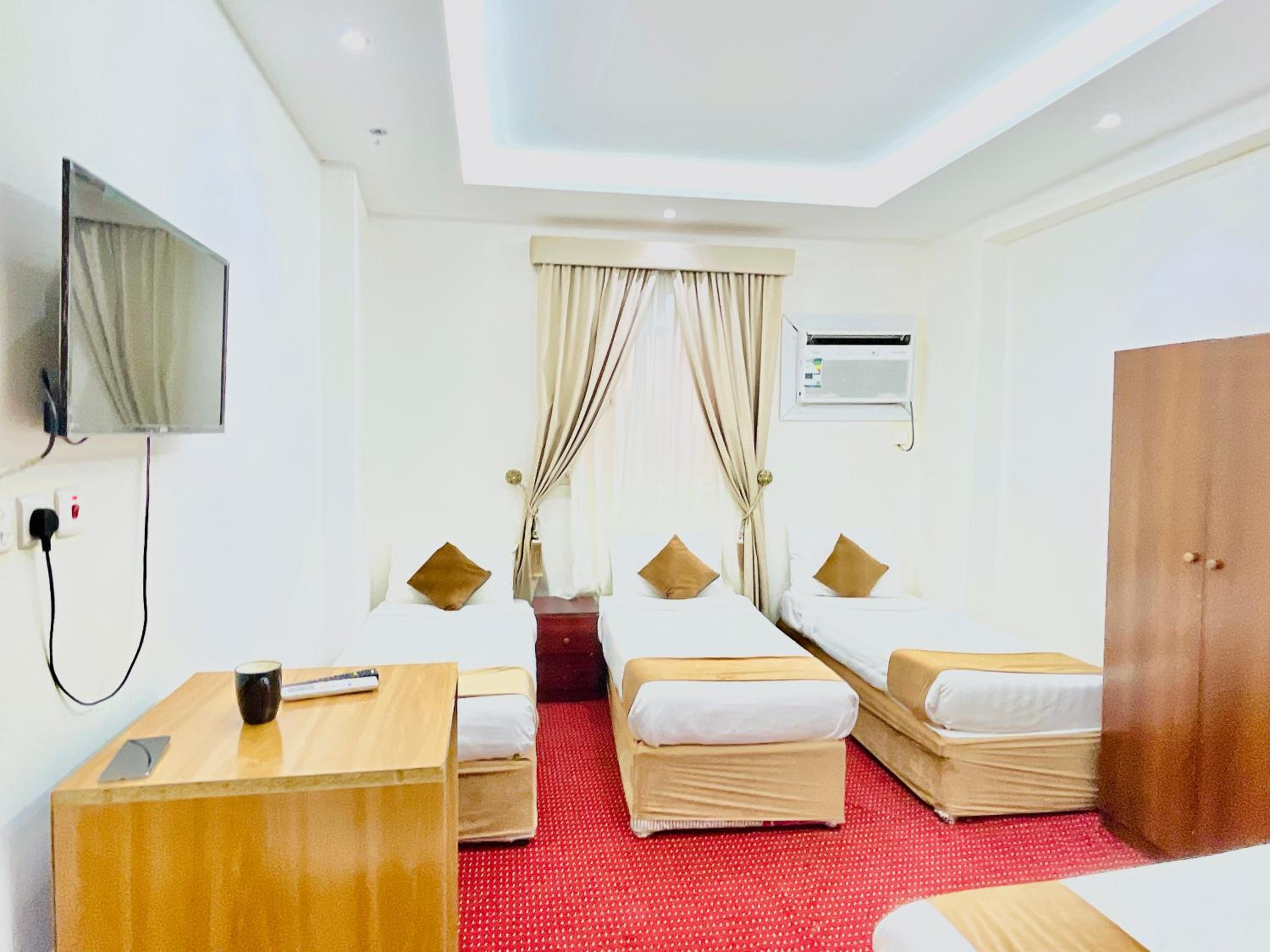 Triple Room with Private Bathroom photo 3