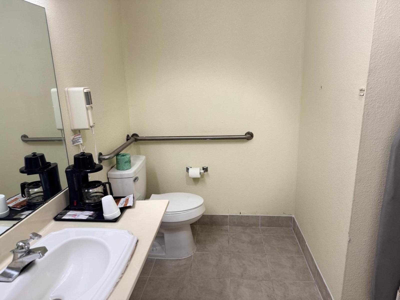 Double Room - Disability Access photo 3
