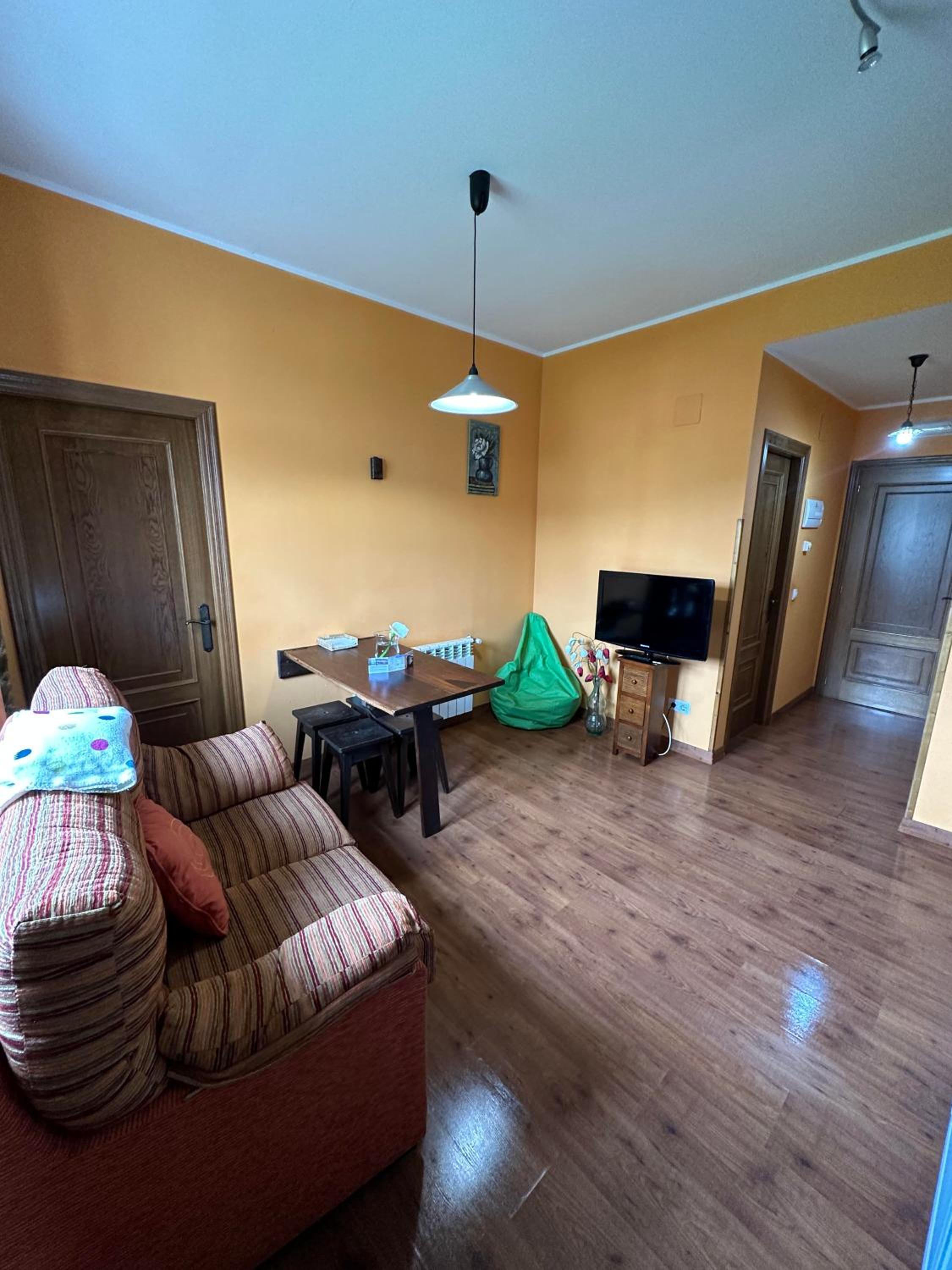 Two-Bedroom Apartment With Mountain View photo 3