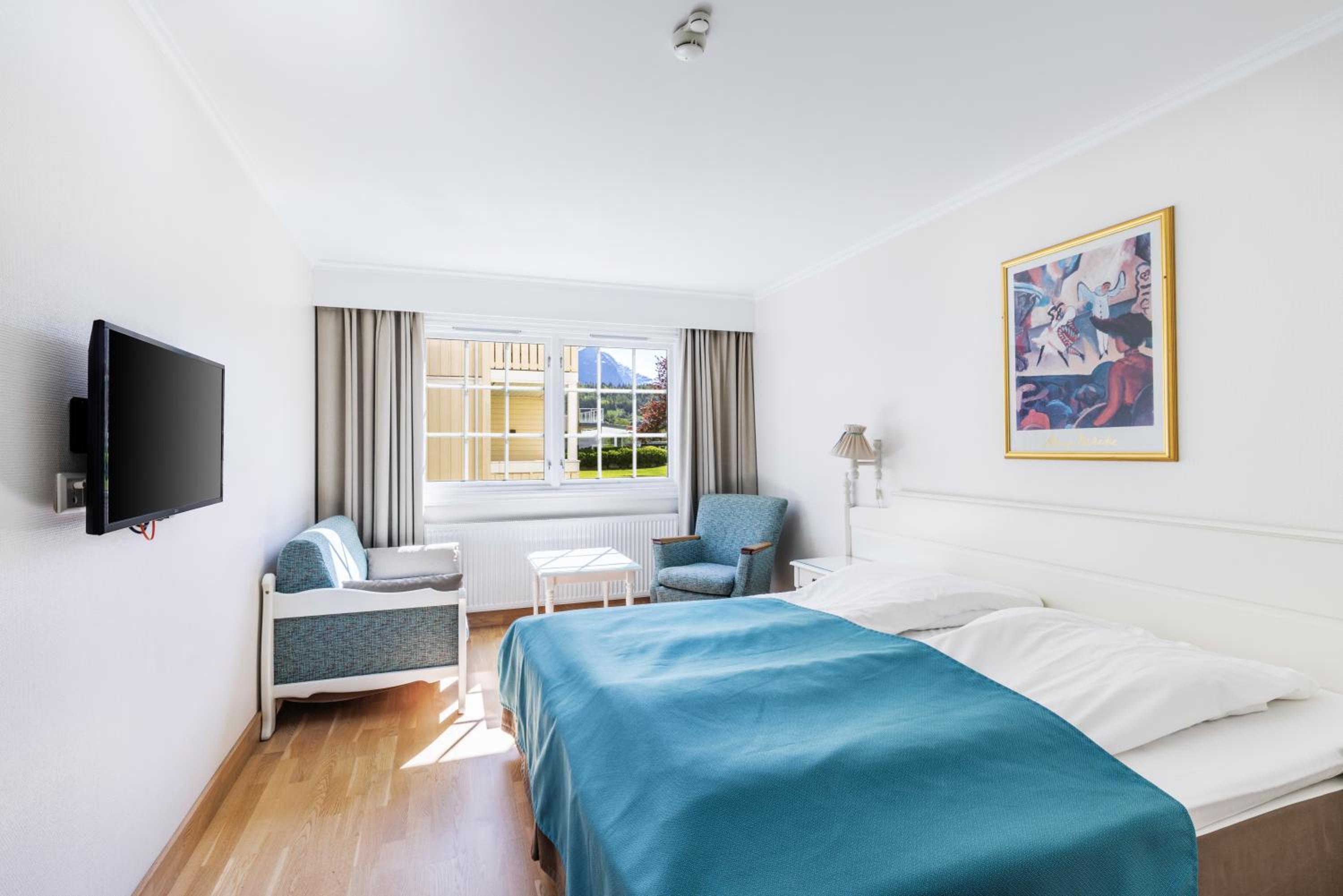 Twin Room with Mountain View