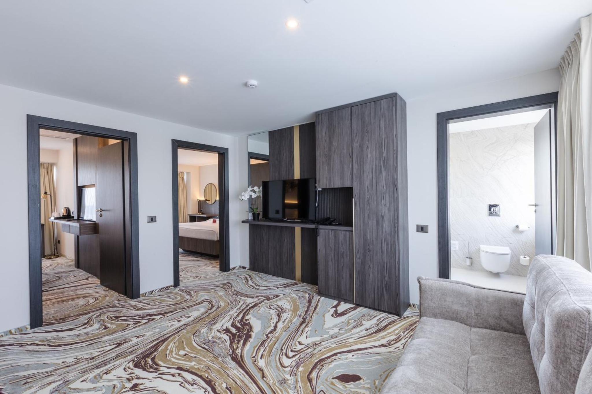 Two-Bedroom Apartment - Photo 7