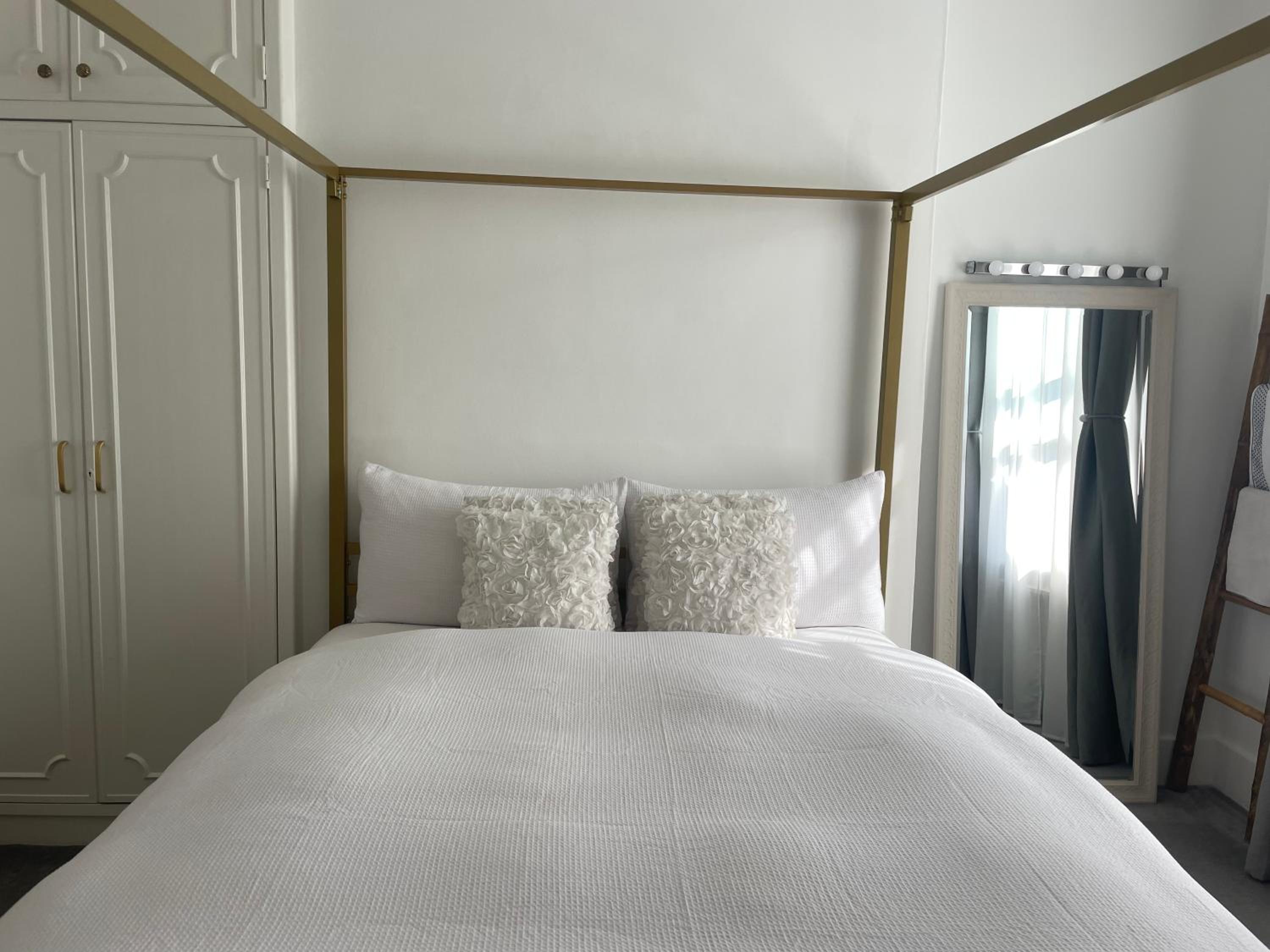 Double Room with Shared Bathroom photo 3