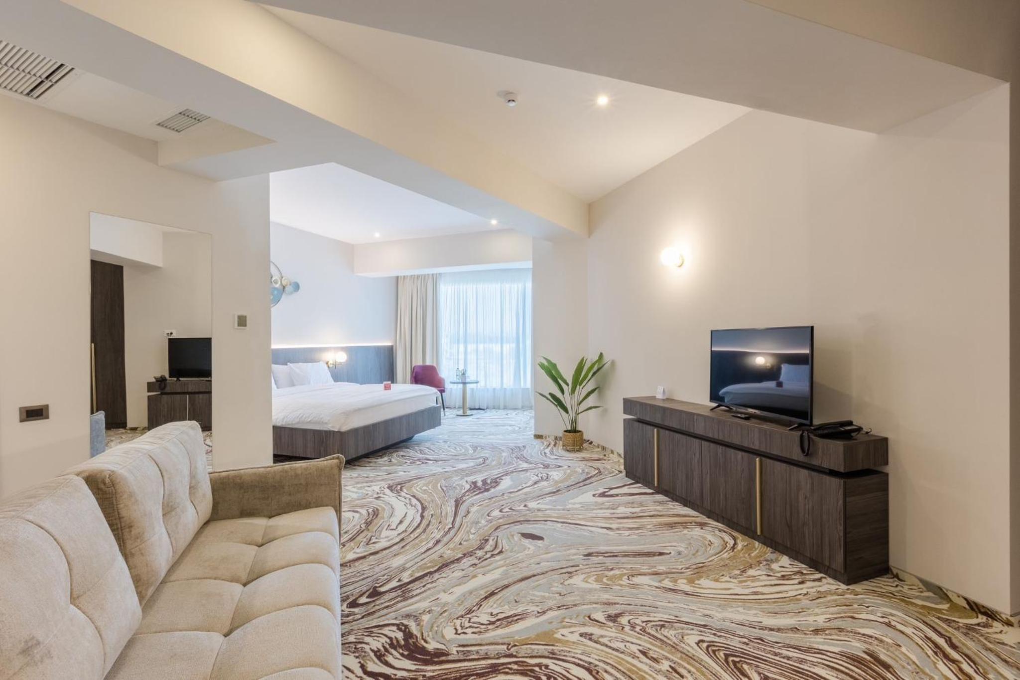 Junior King Suite photo 2