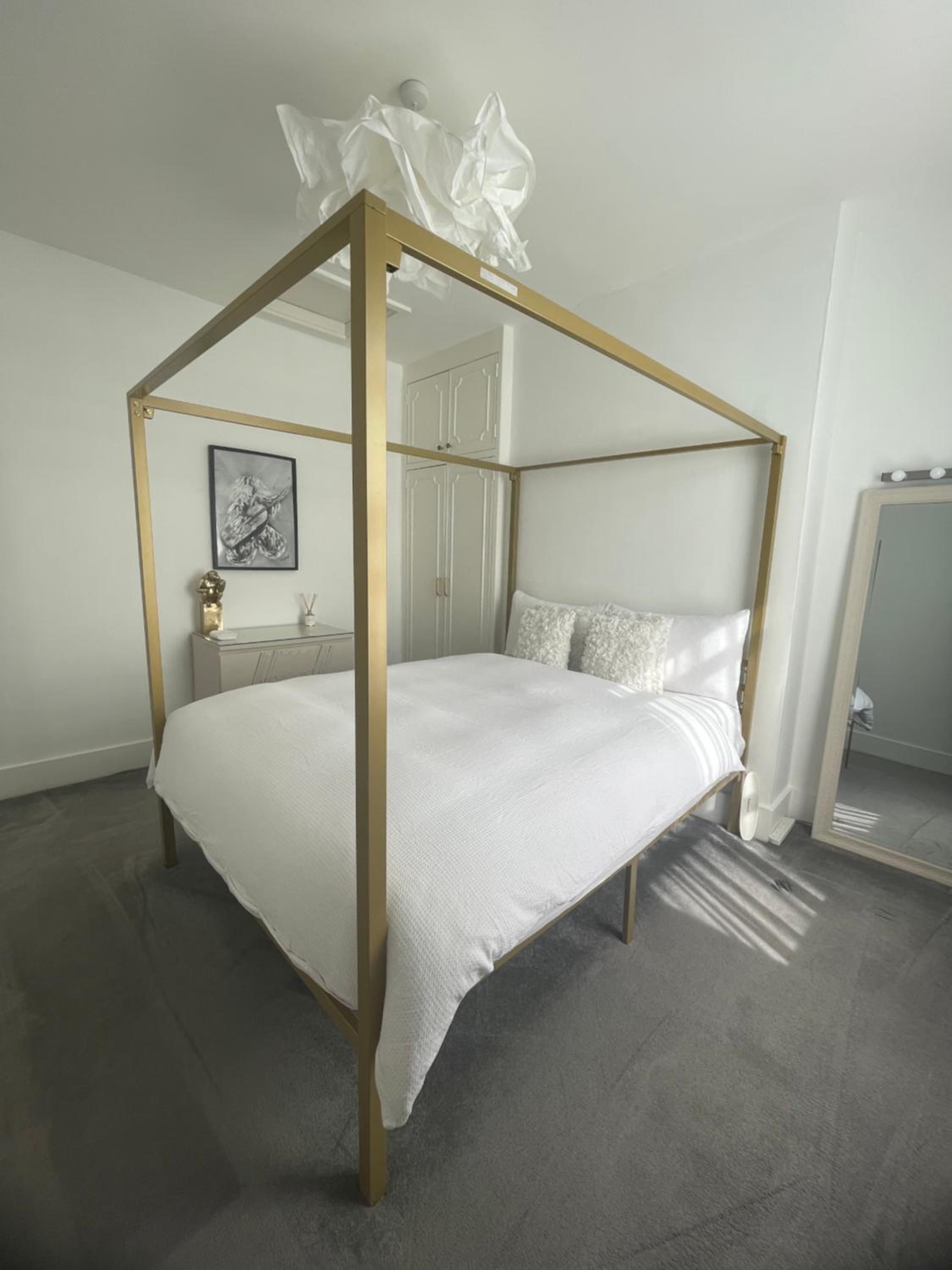 Double Room with Shared Bathroom photo 2