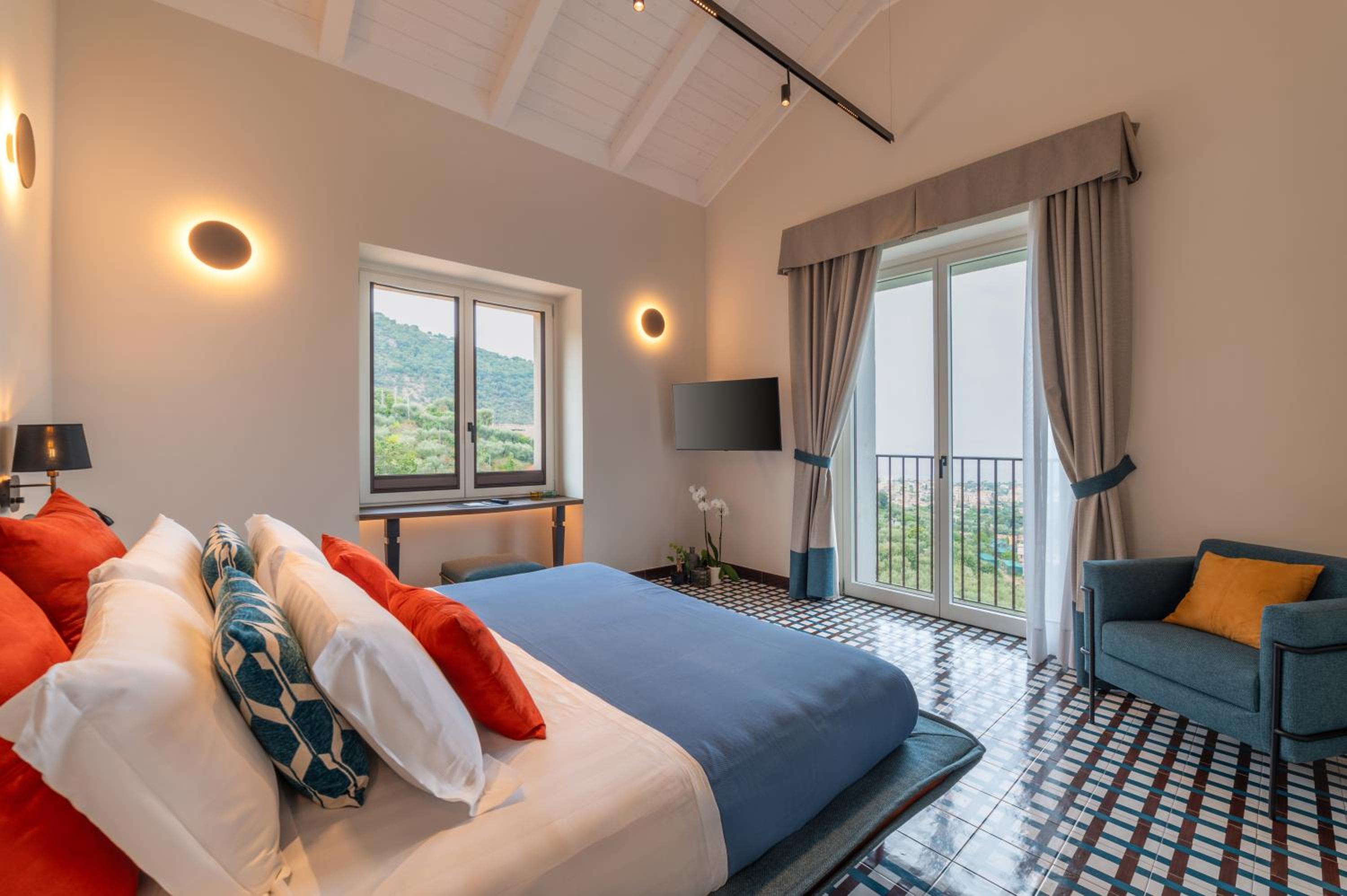 Deluxe Suite with Sea View