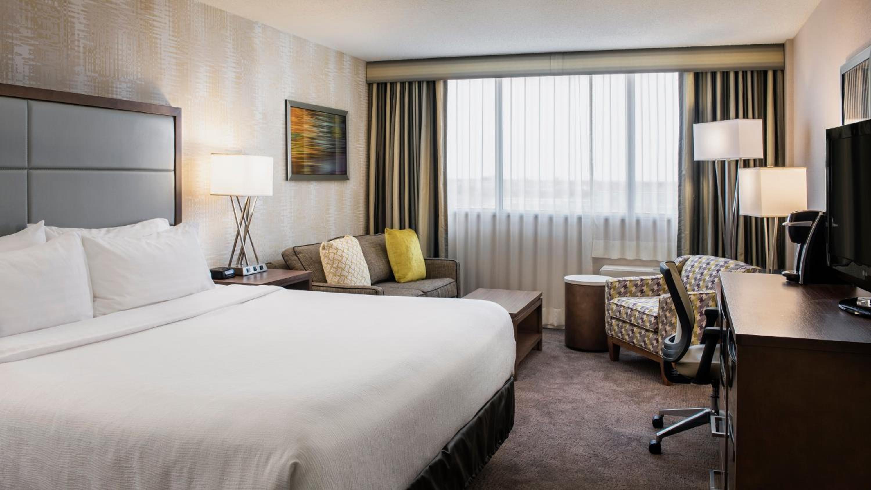 King Room with Sofa Bed and City View - Photo 2