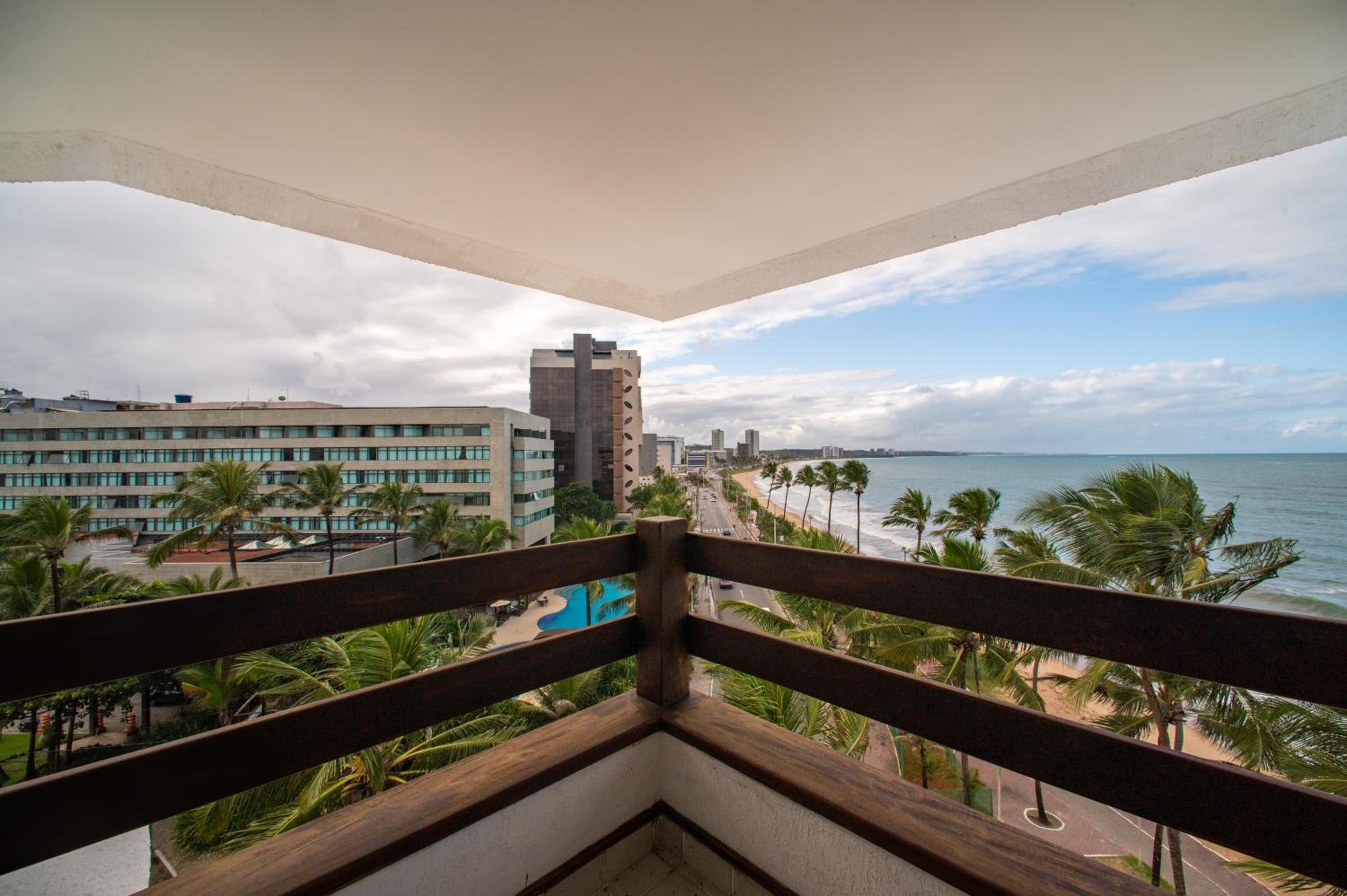 Superior Family Apartment - Split Level with Balcony and Front Sea View with living room