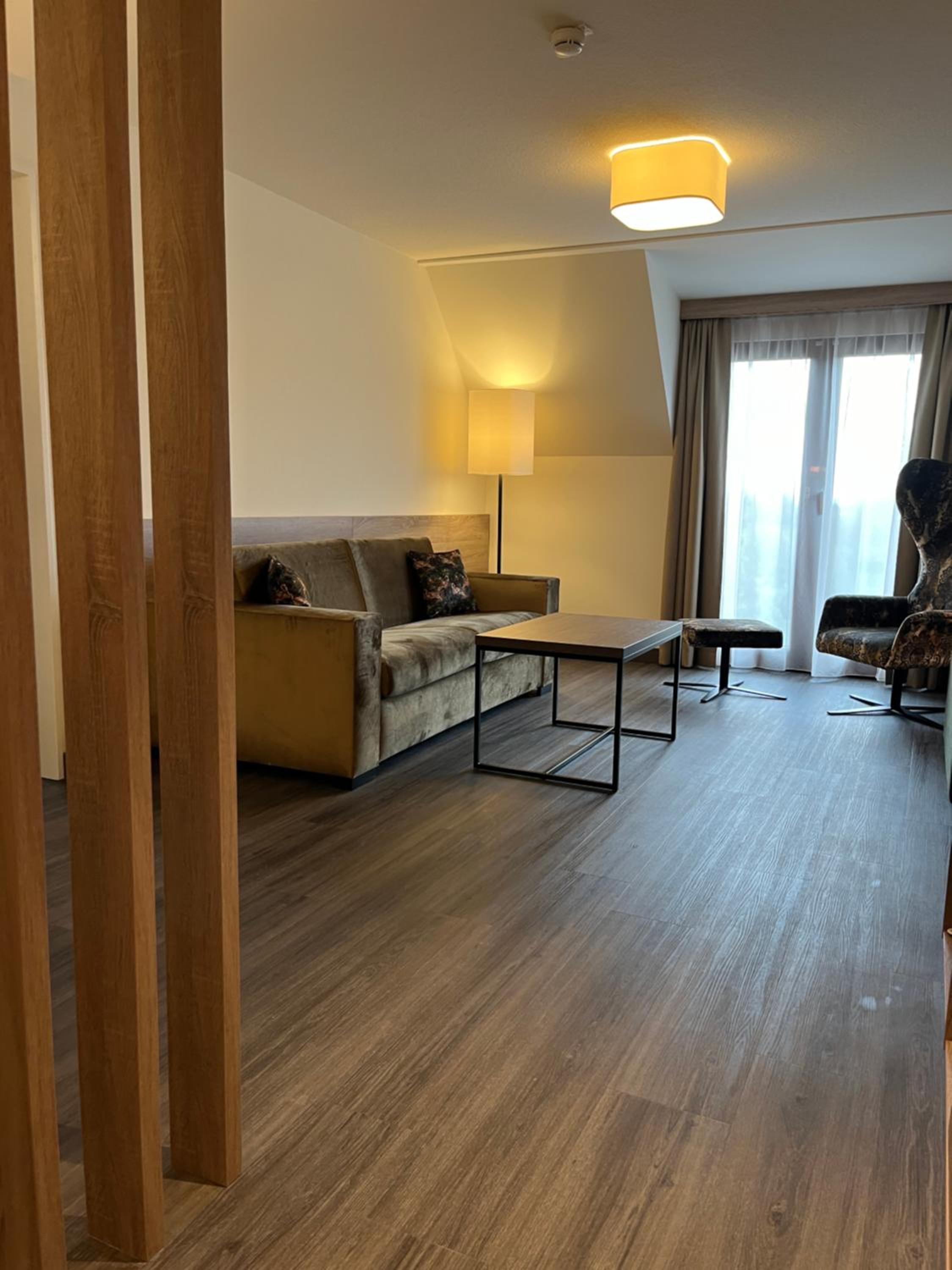 Suite - Photo 9