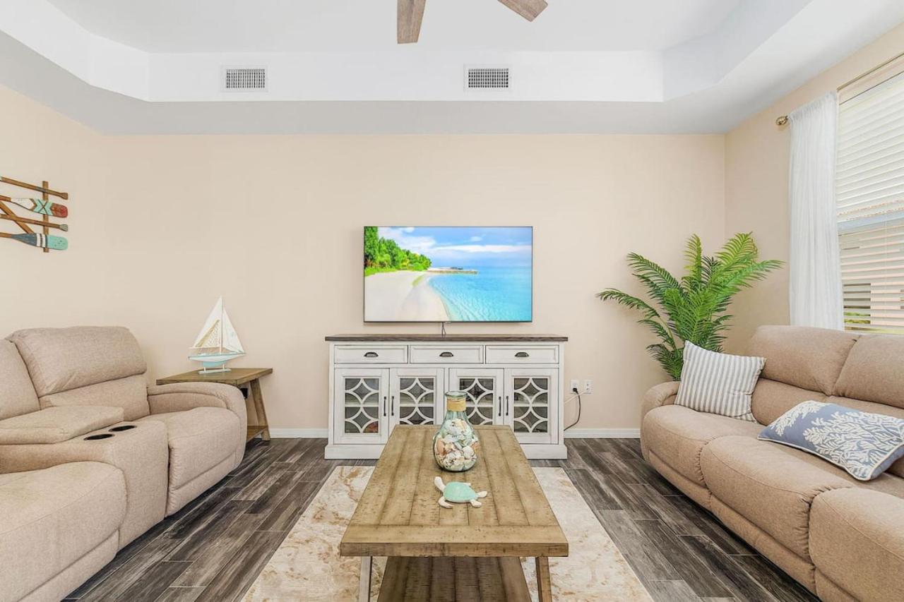 Three-Bedroom House photo 2