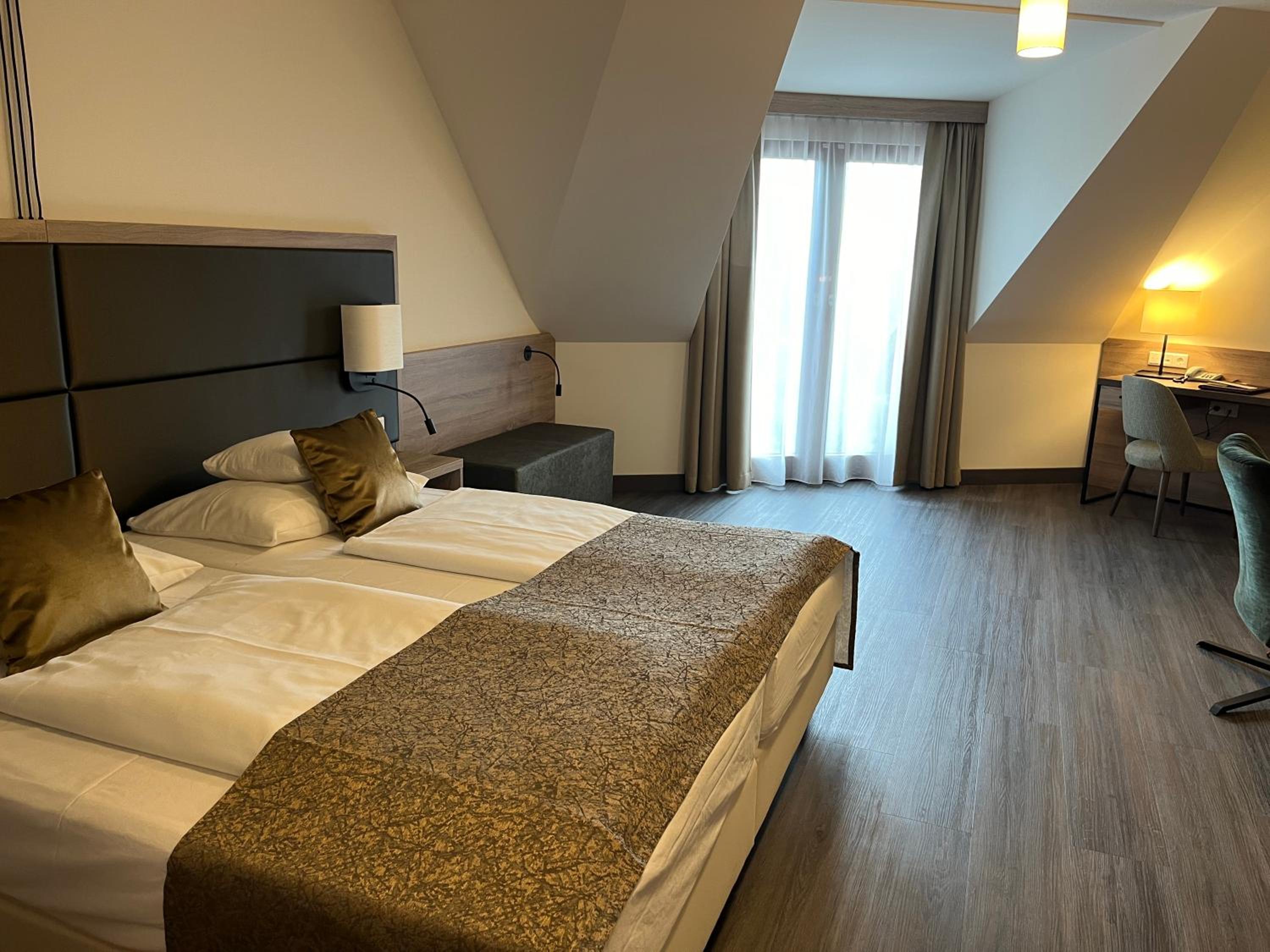 Junior Suite with Balcony photo 2