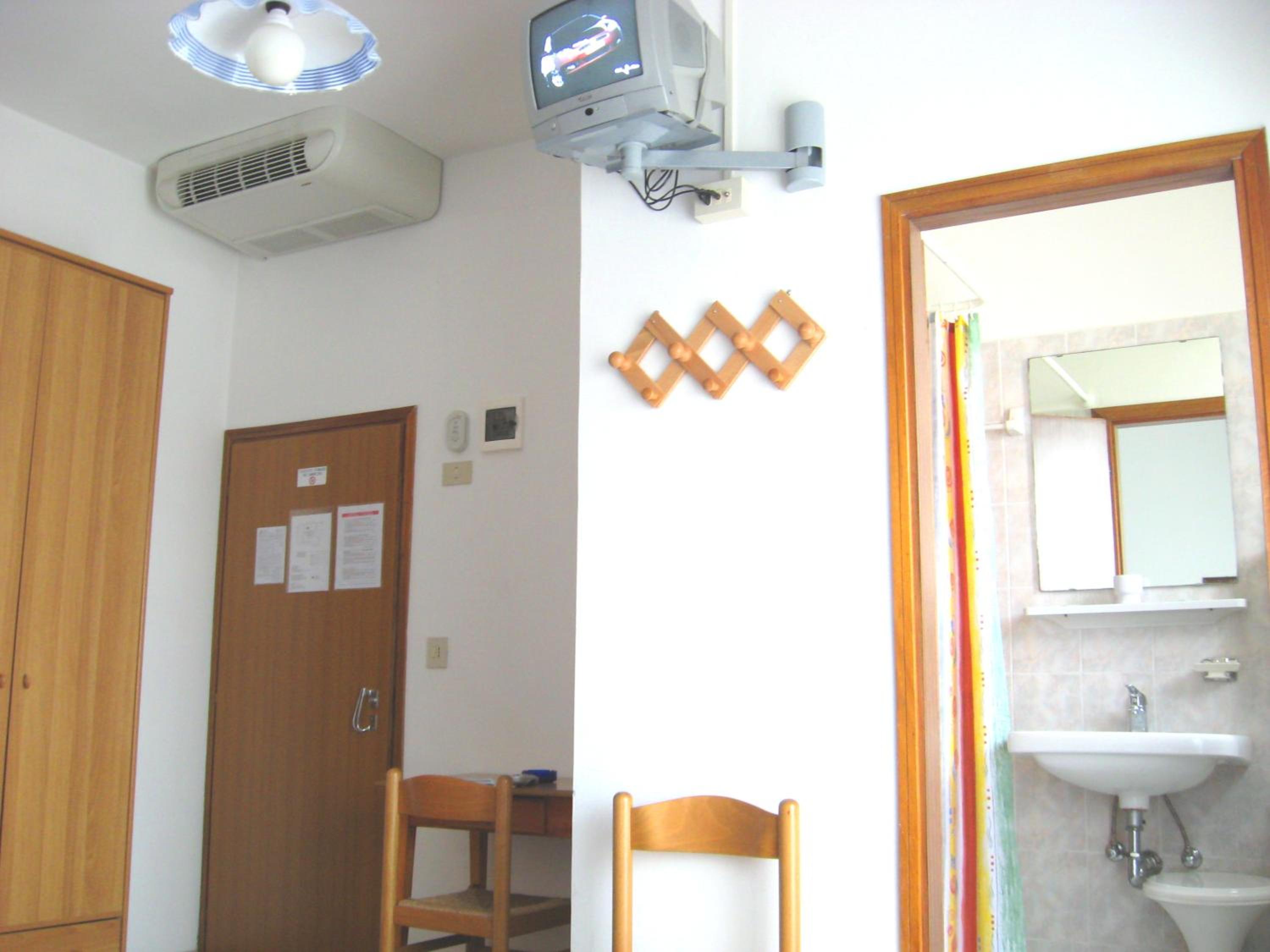 Double or Twin Room with Balcony photo 2