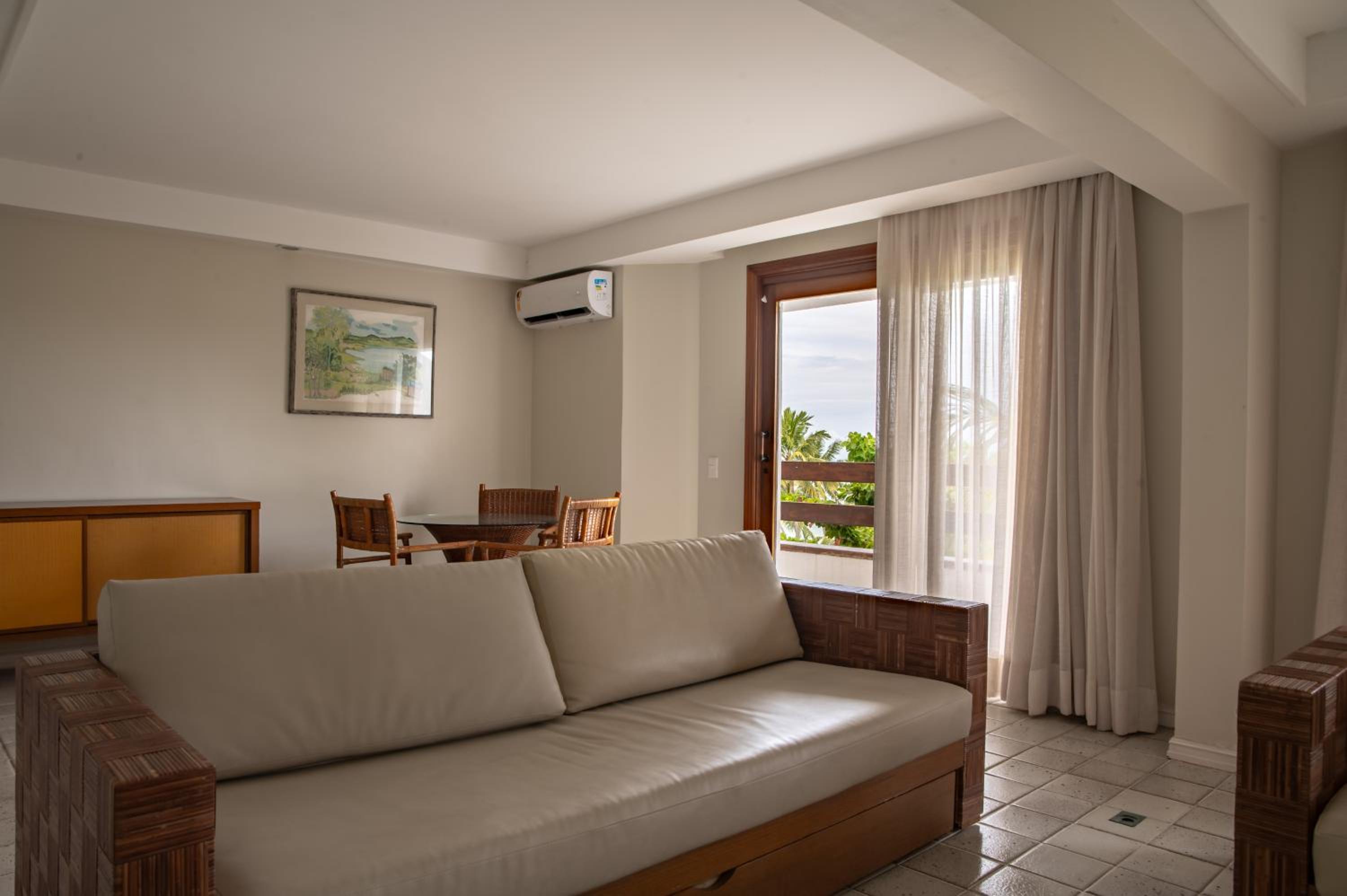 Premium Family Apartment - Split Level with Balcony and Front Sea View with living room