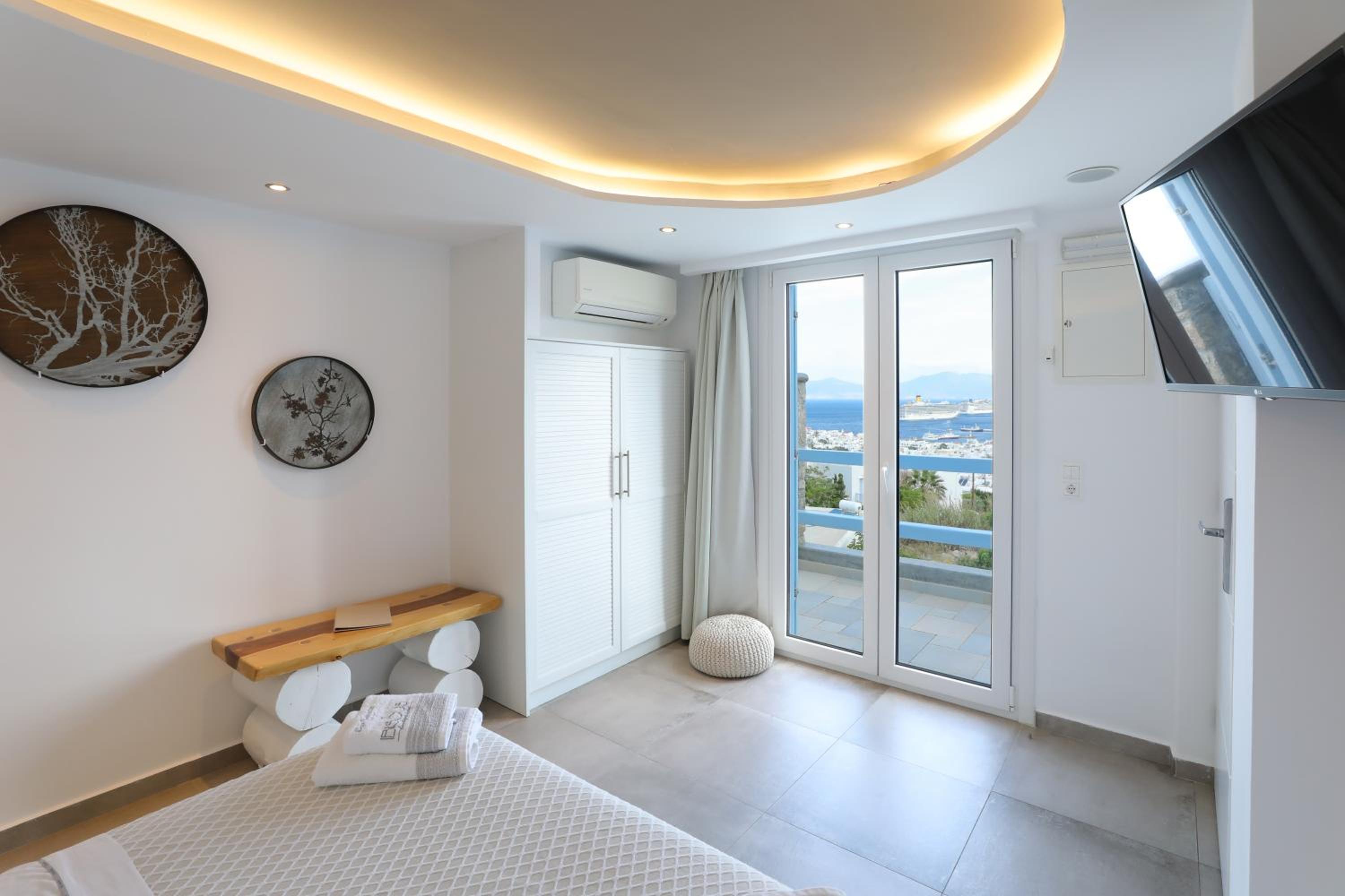 Junior Suite with Indoor Jacuzzi photo 3