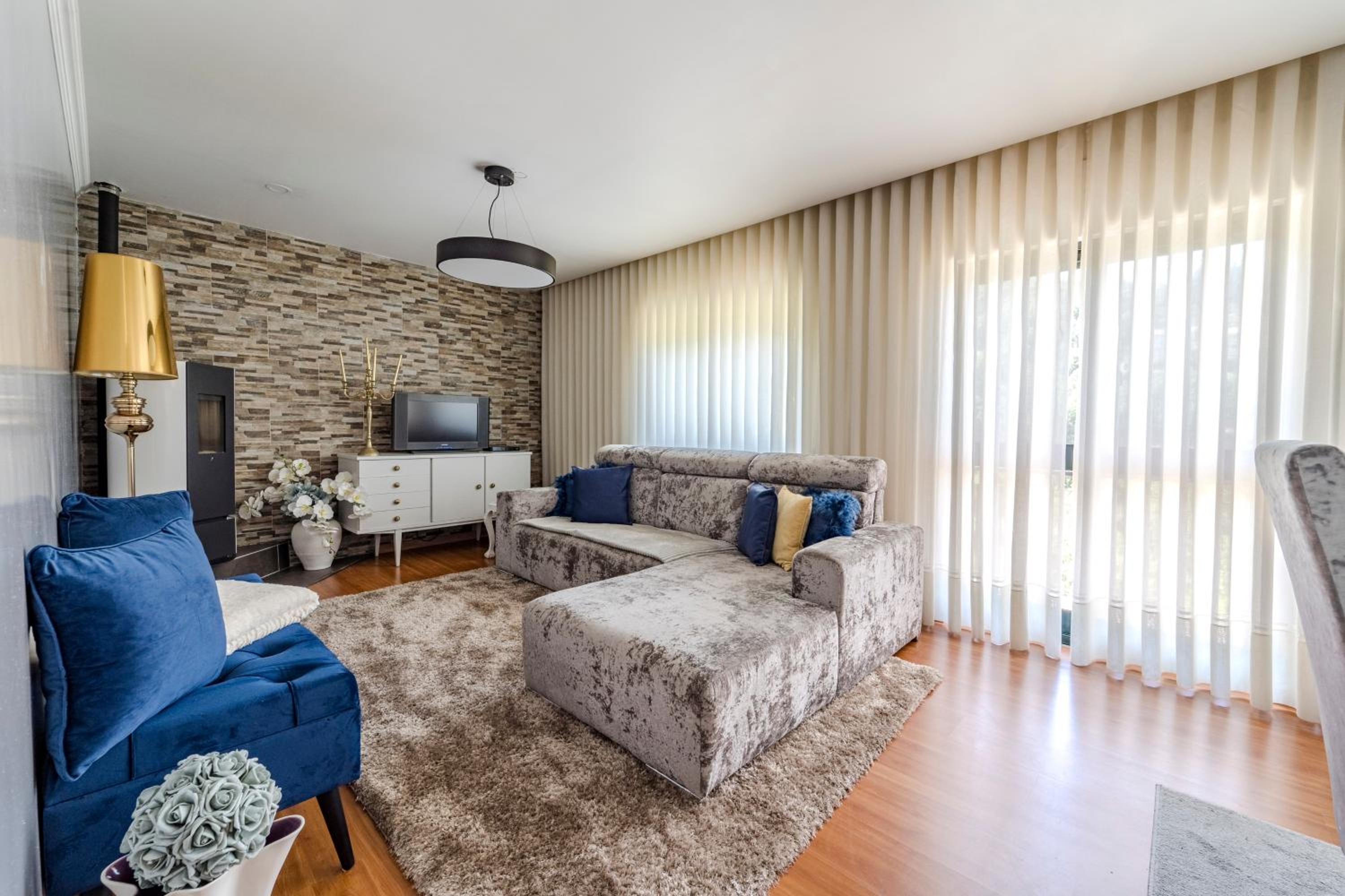 Three-Bedroom House photo 2