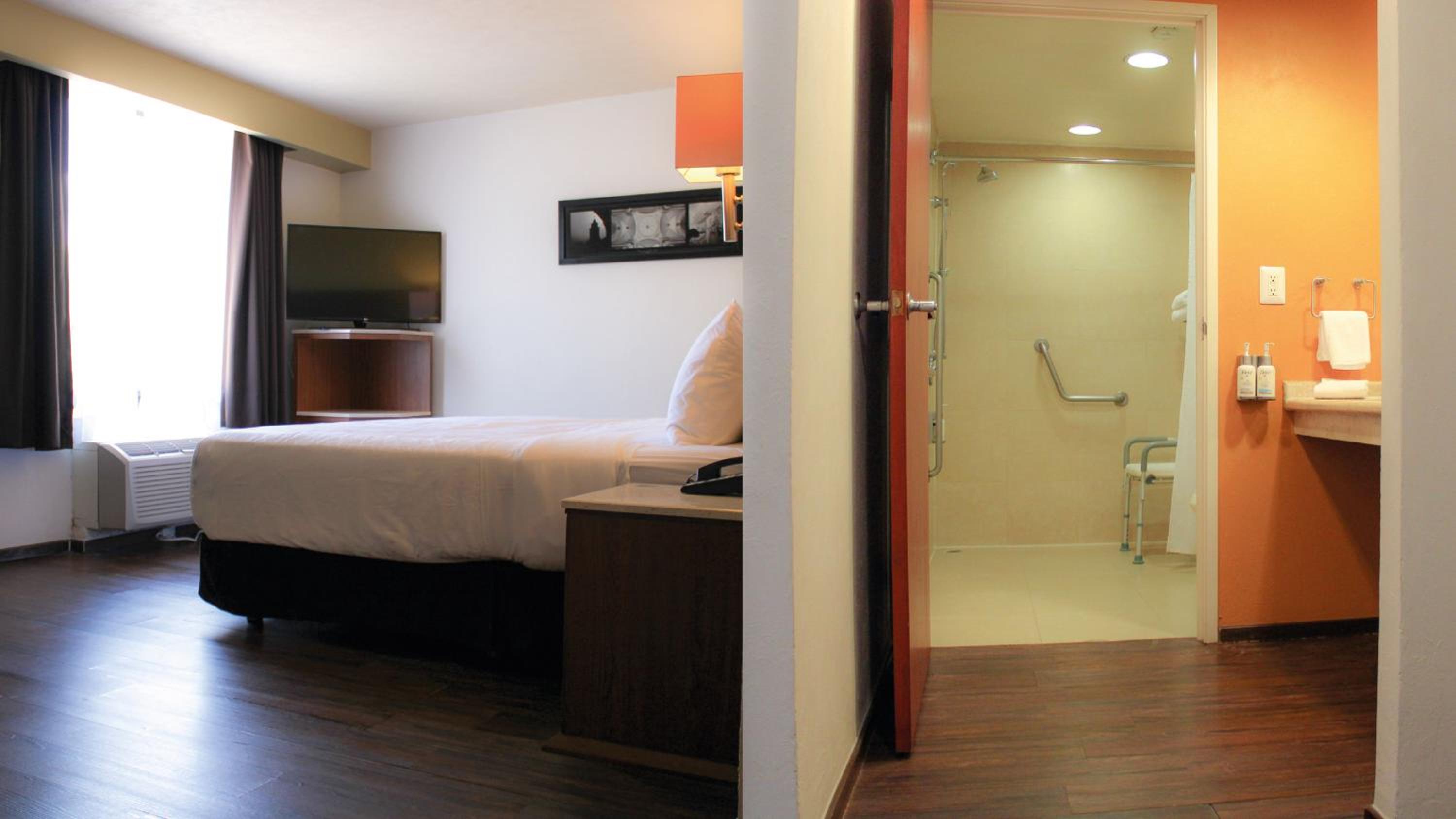 Standard King Room - Accessible - Photo 4