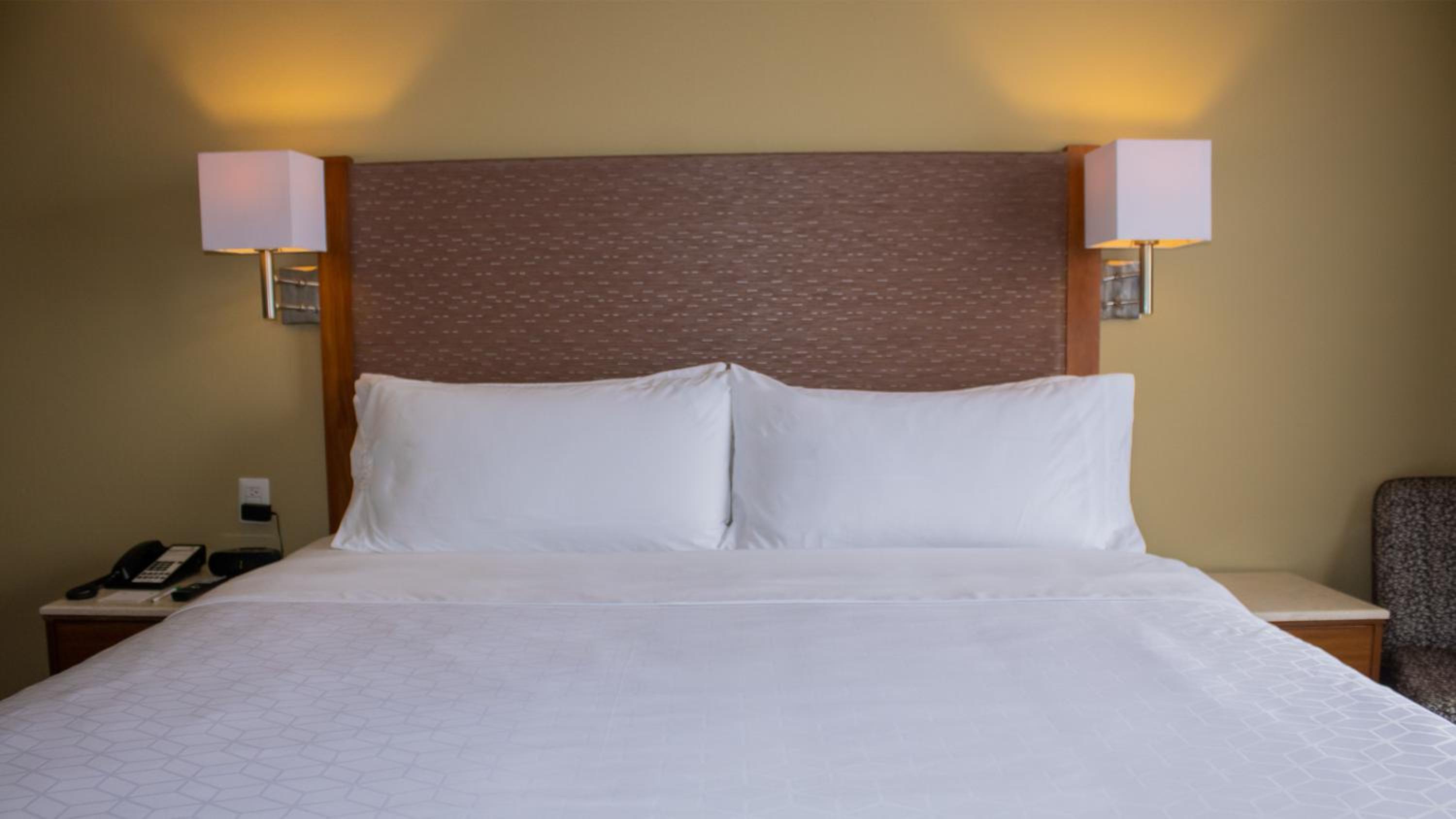 Standard King Room - Photo 5