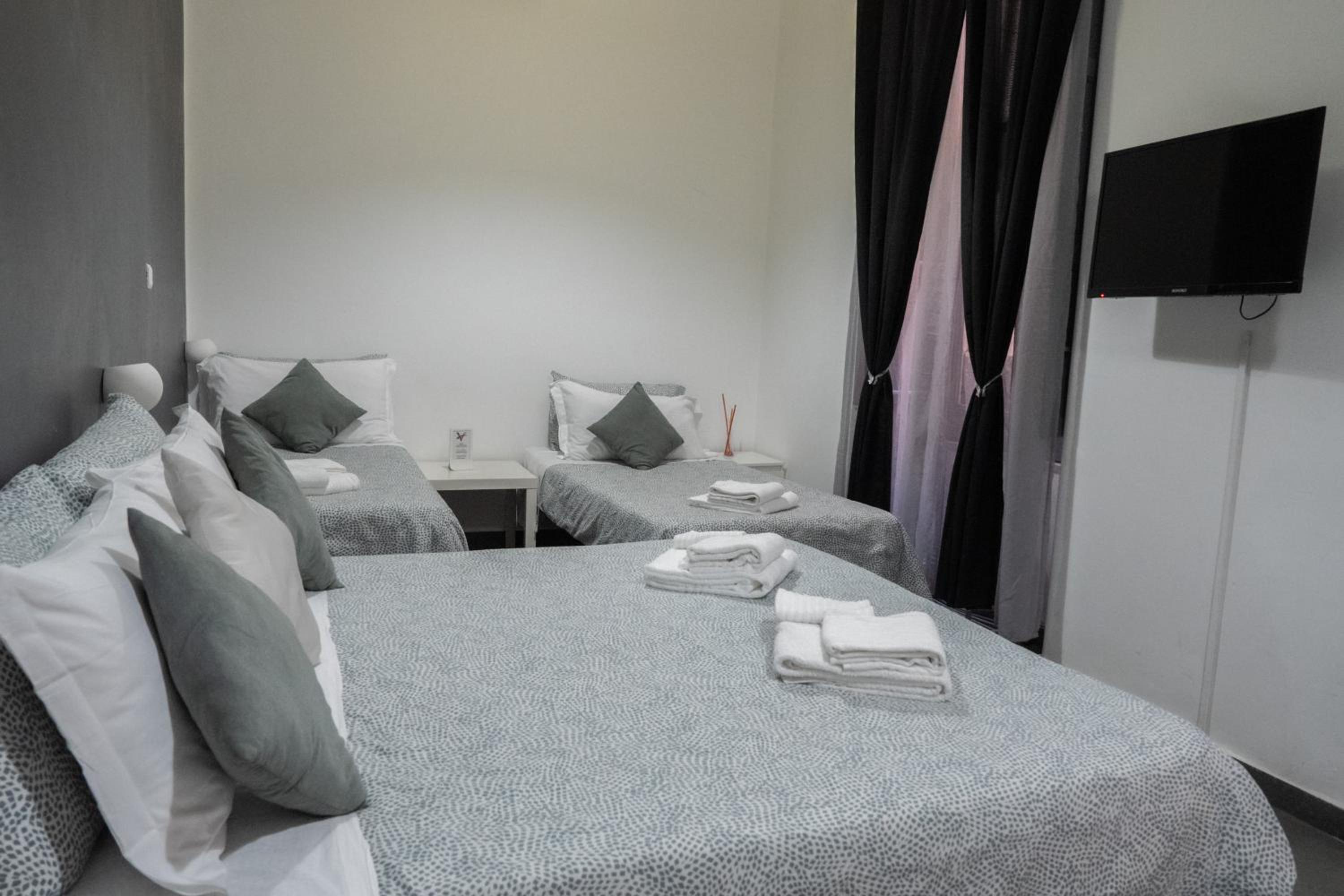 Quadruple Room with Private Bathroom