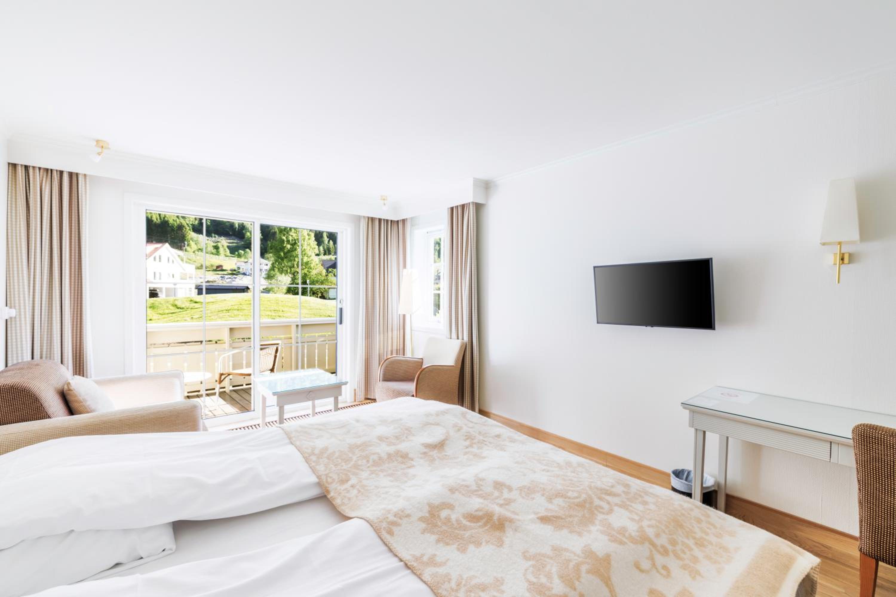 Medium Double room with balcony and valley view photo 2