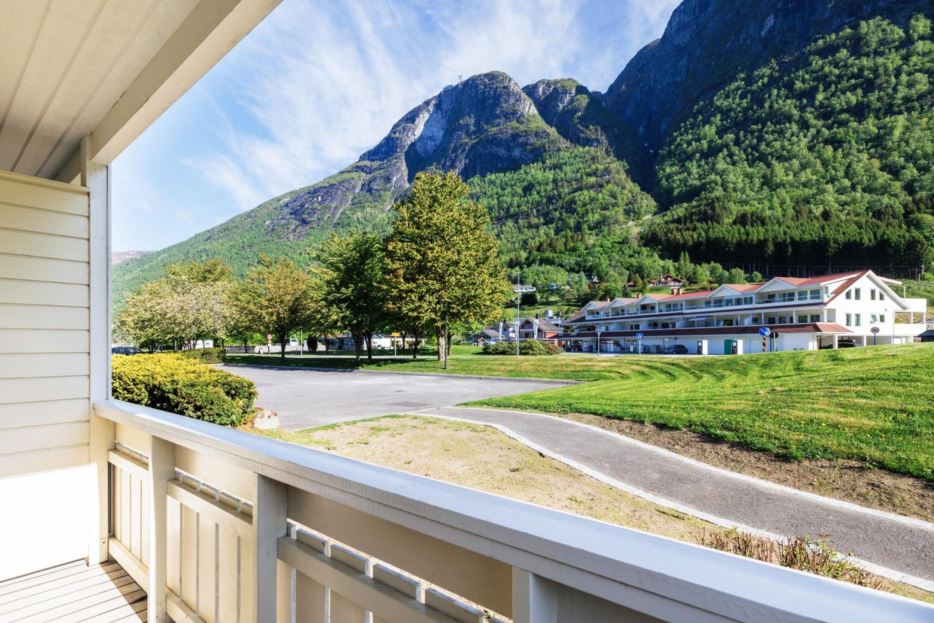 Medium Double room with balcony and valley view photo 3