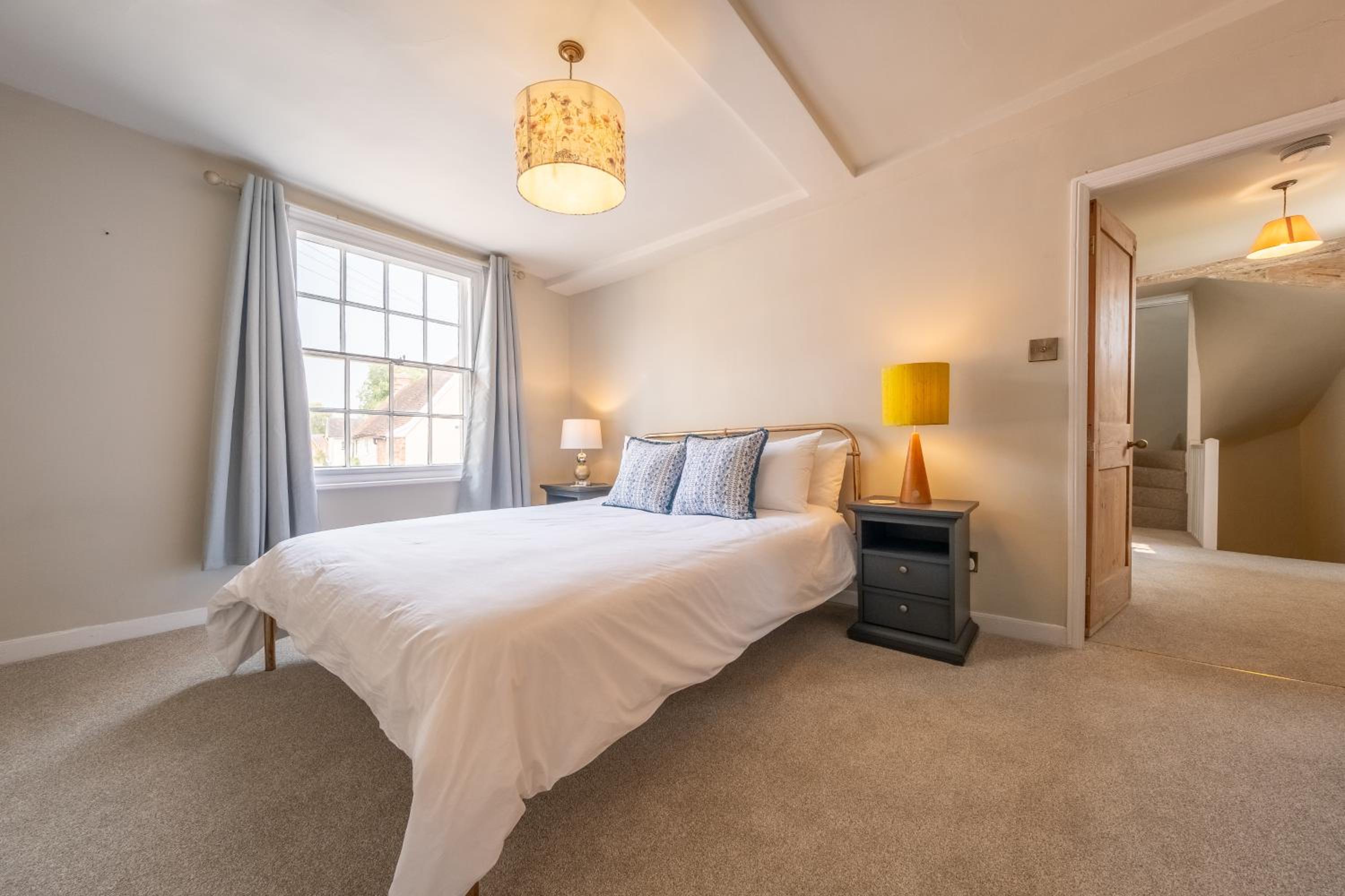 Five-Bedroom House photo 2